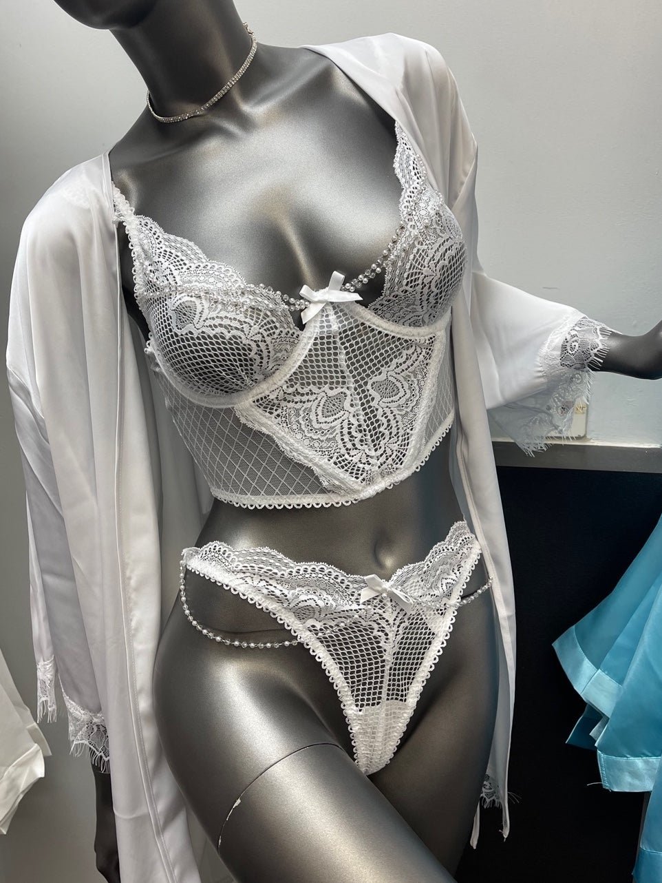 NWT- DREAMGIRL BRIDAL EDITION WHITE BUSTIER W/STRINGS OF PEARLS AND PANTIES SIZE