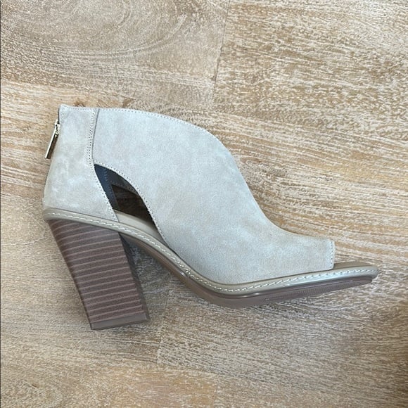 Vince Camuto Fareena Cutout Block Heel Bootie 9