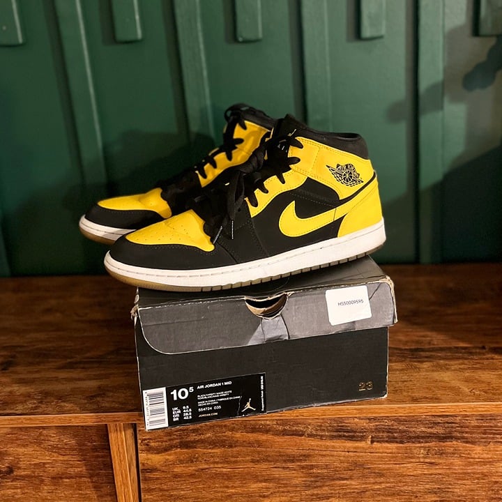 Jordan 1 Retro Mid New Love Black Varsity Maize-White (Men's 10.5)