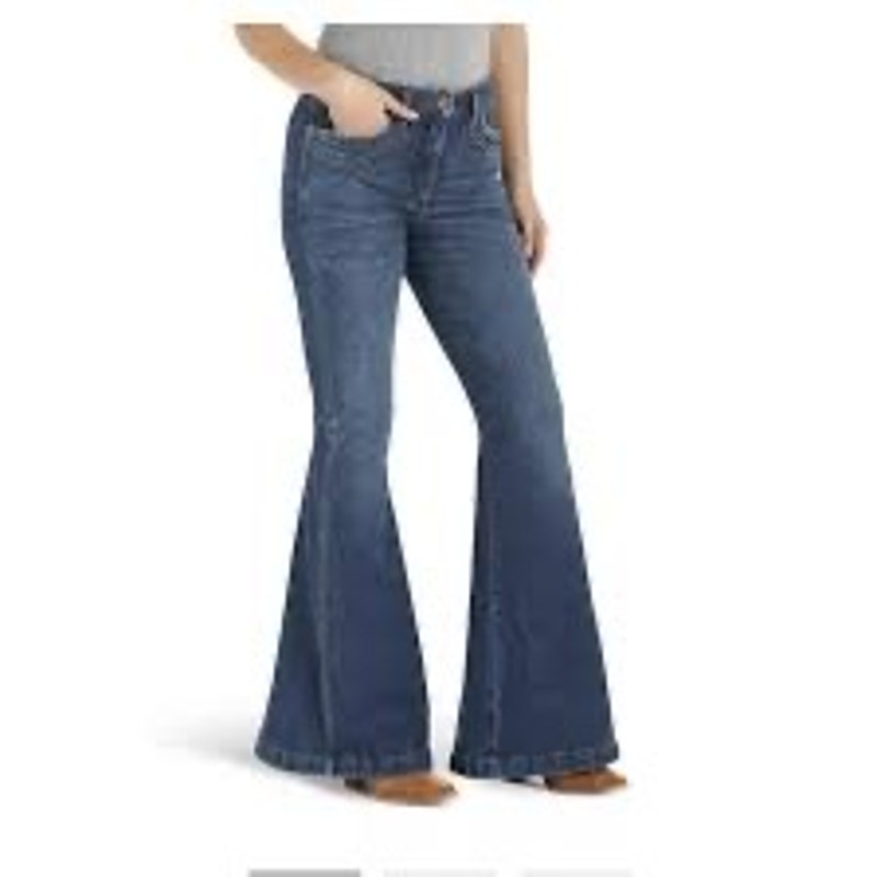 NWT Wrangler RetroHighrise premium Flare Jeans