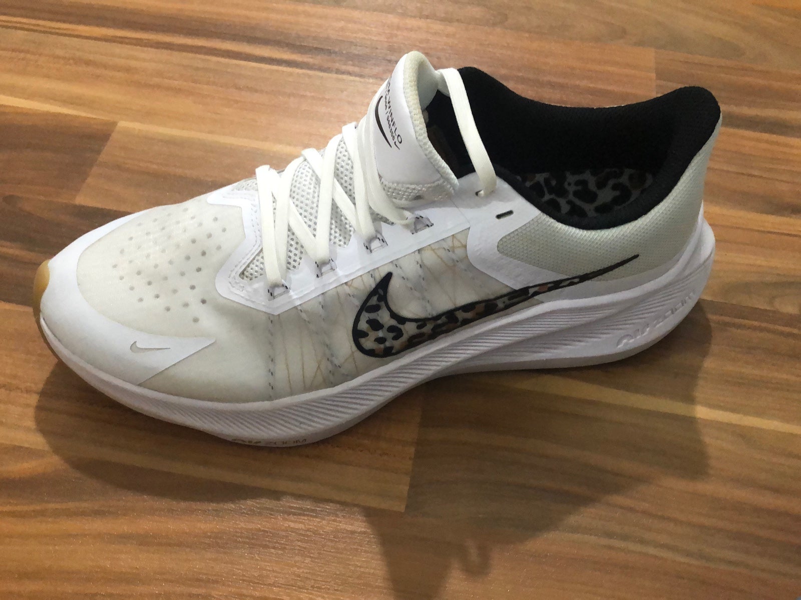 Nike tennis shoes for women