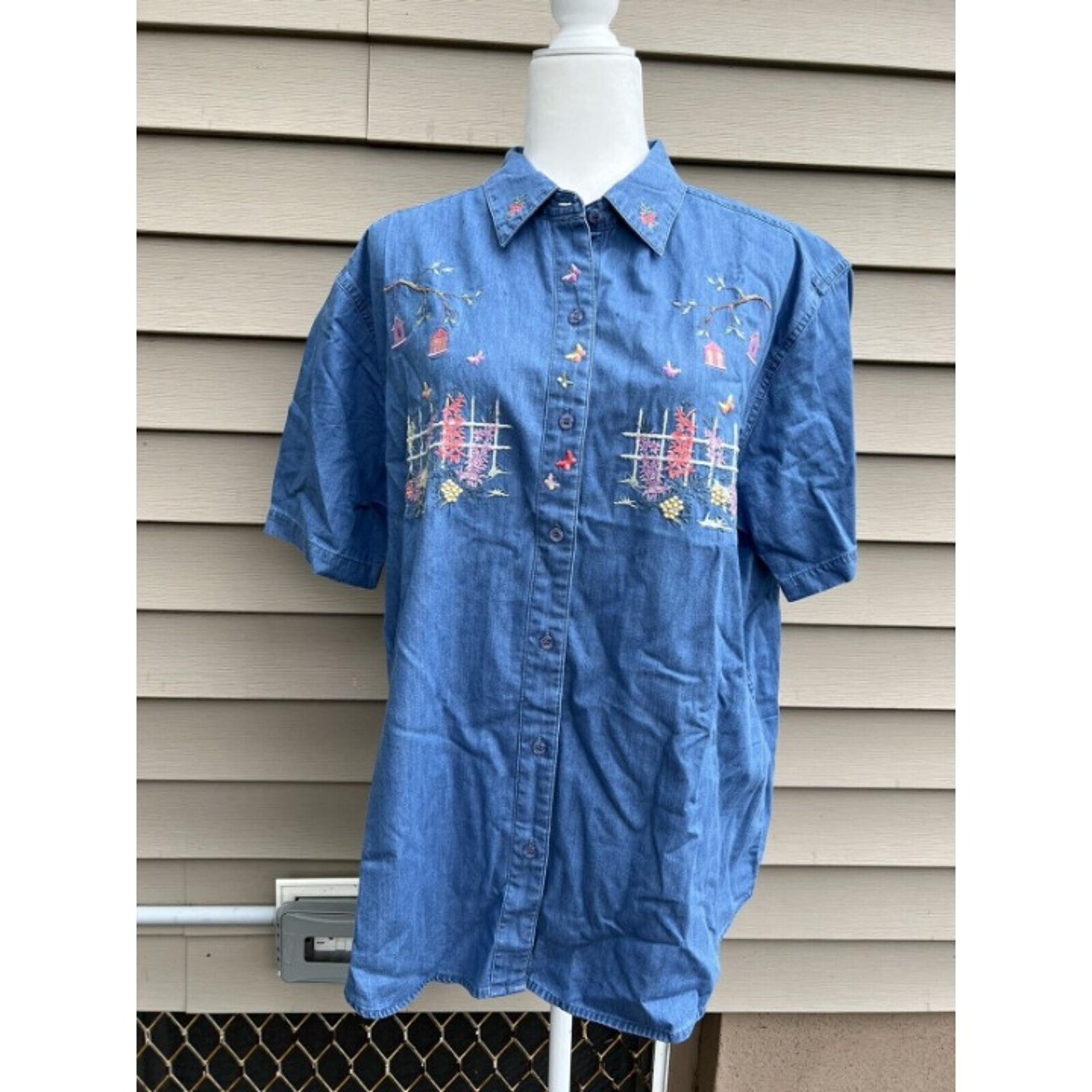 Northern Treasures Size XL Chambray Short Sleeve Embroidered cotton Blouse Denim