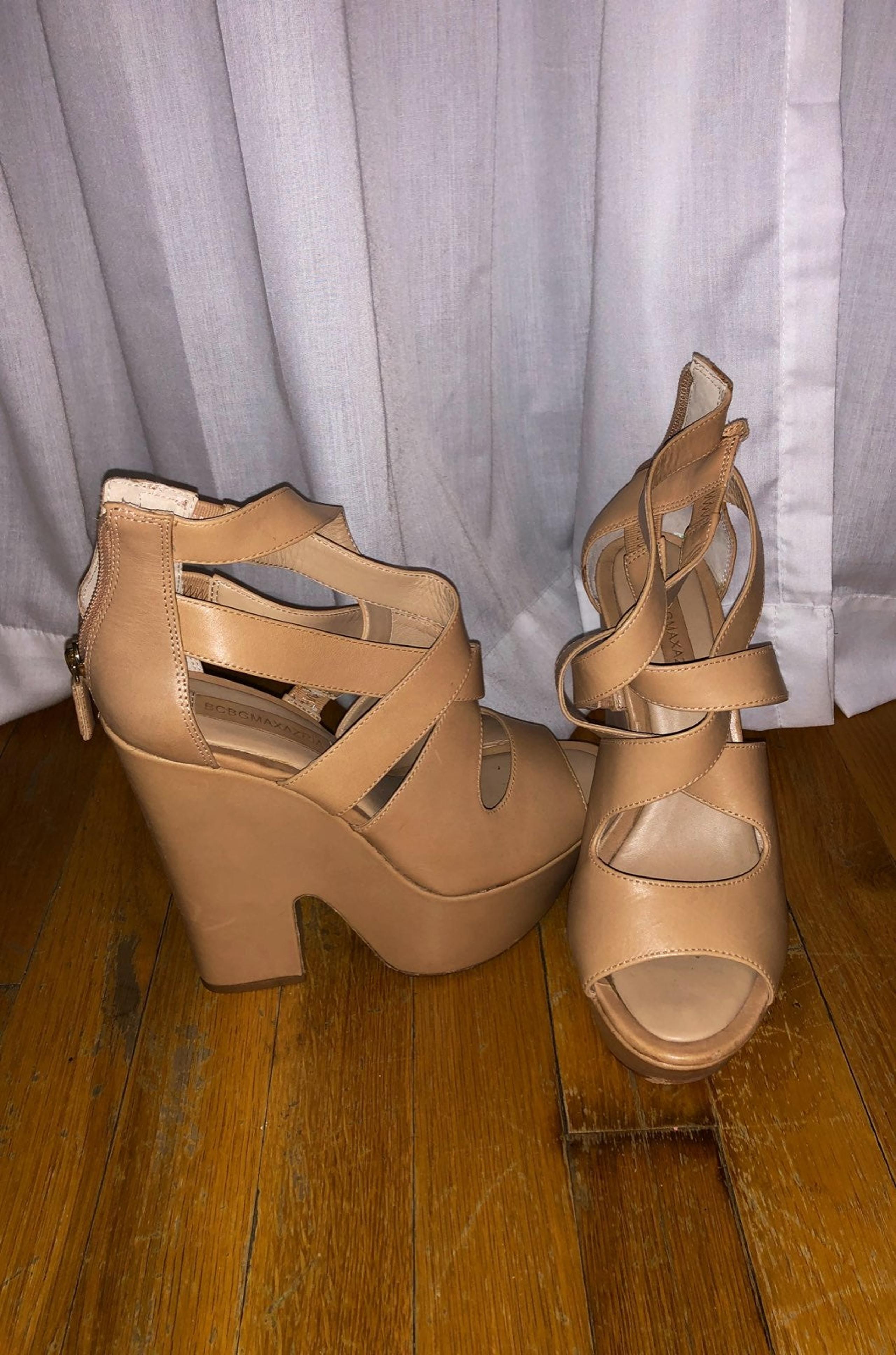 bcbgmaxazria zoey platform wedge sandal