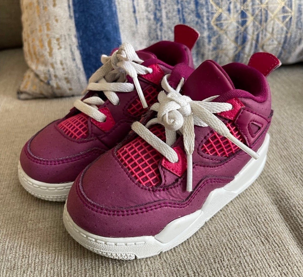 Jordan 4 valentines