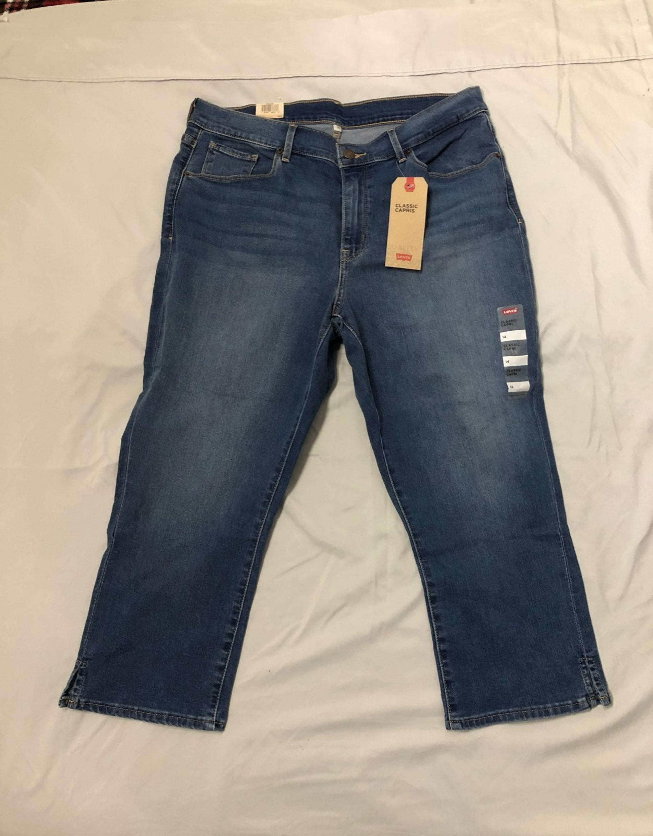 Levis Capri Jeans size 14