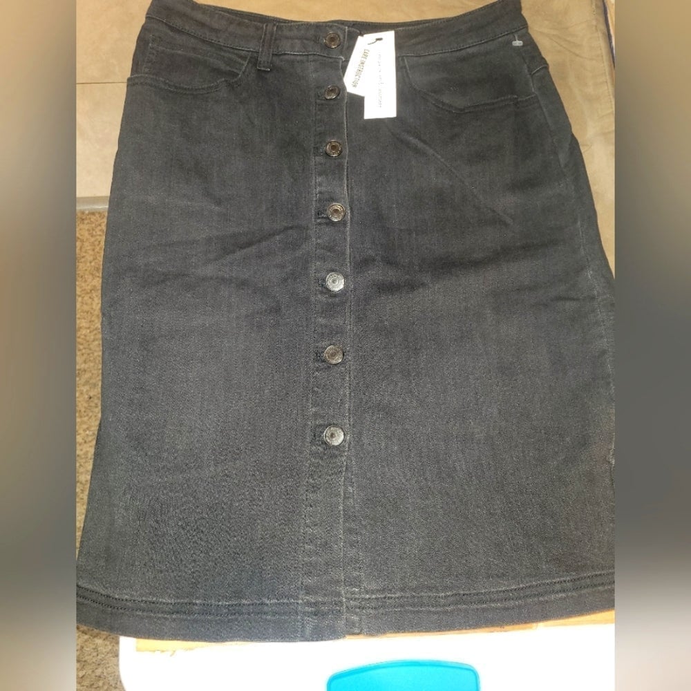 Cupcakes and Cashmere Black Denim skirt