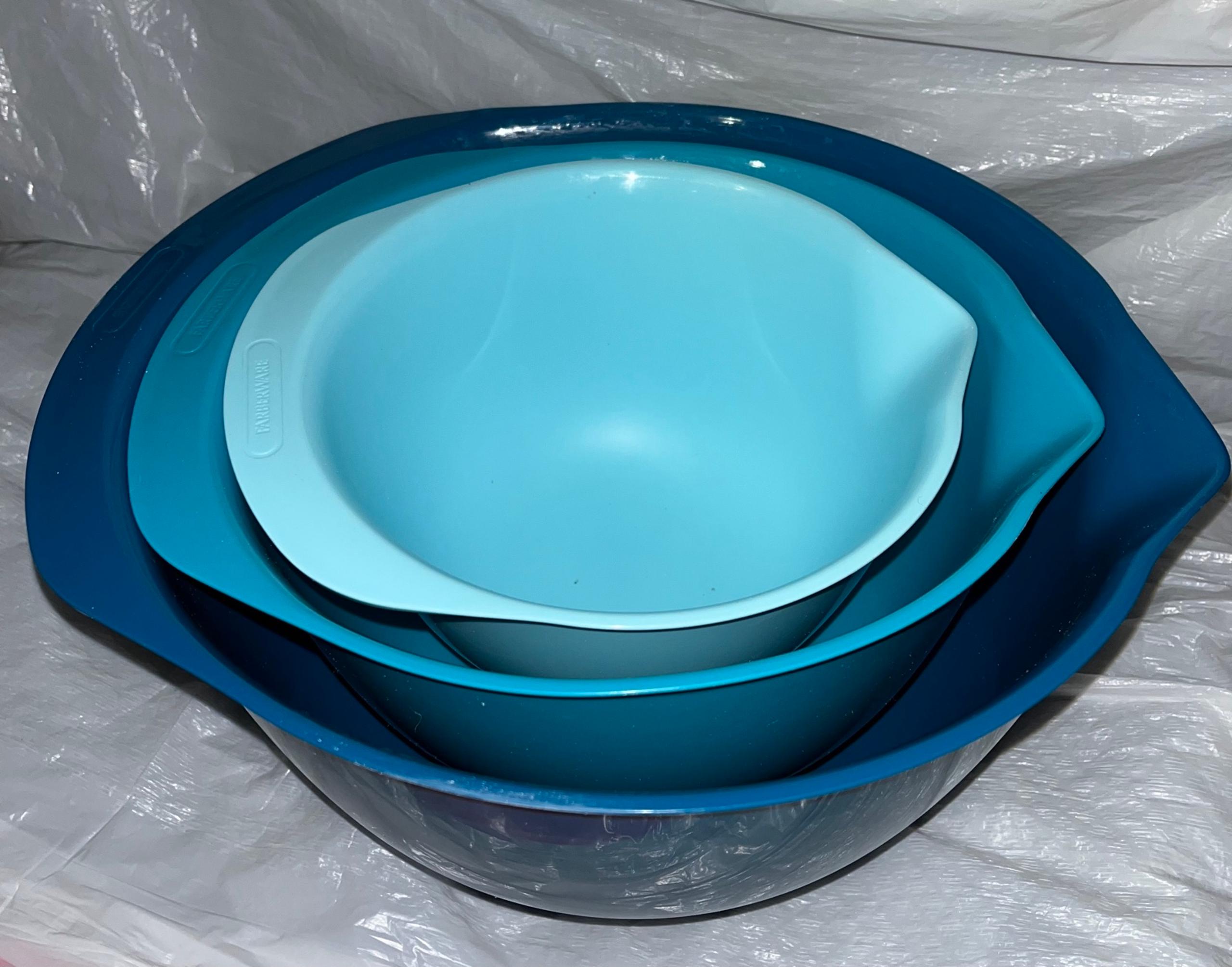 Farberware Professional Mixing Bowl 1.5, 3,  5 Quart Non Slip Blue Bowl Set