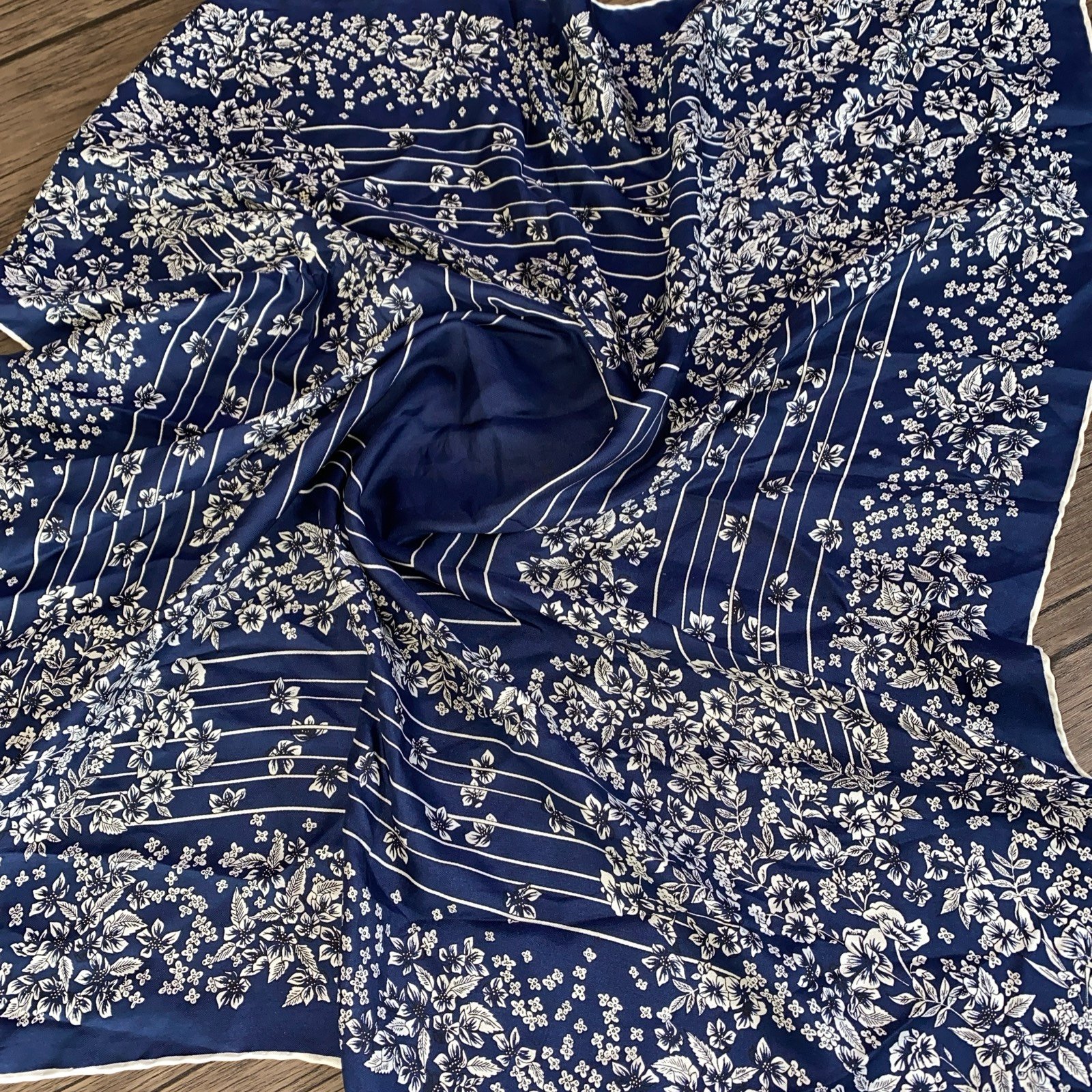 Antoine CREAZIONI Fer-Gio Como ITALY Large Pure Silk Scarf White Navy Blue 30” x