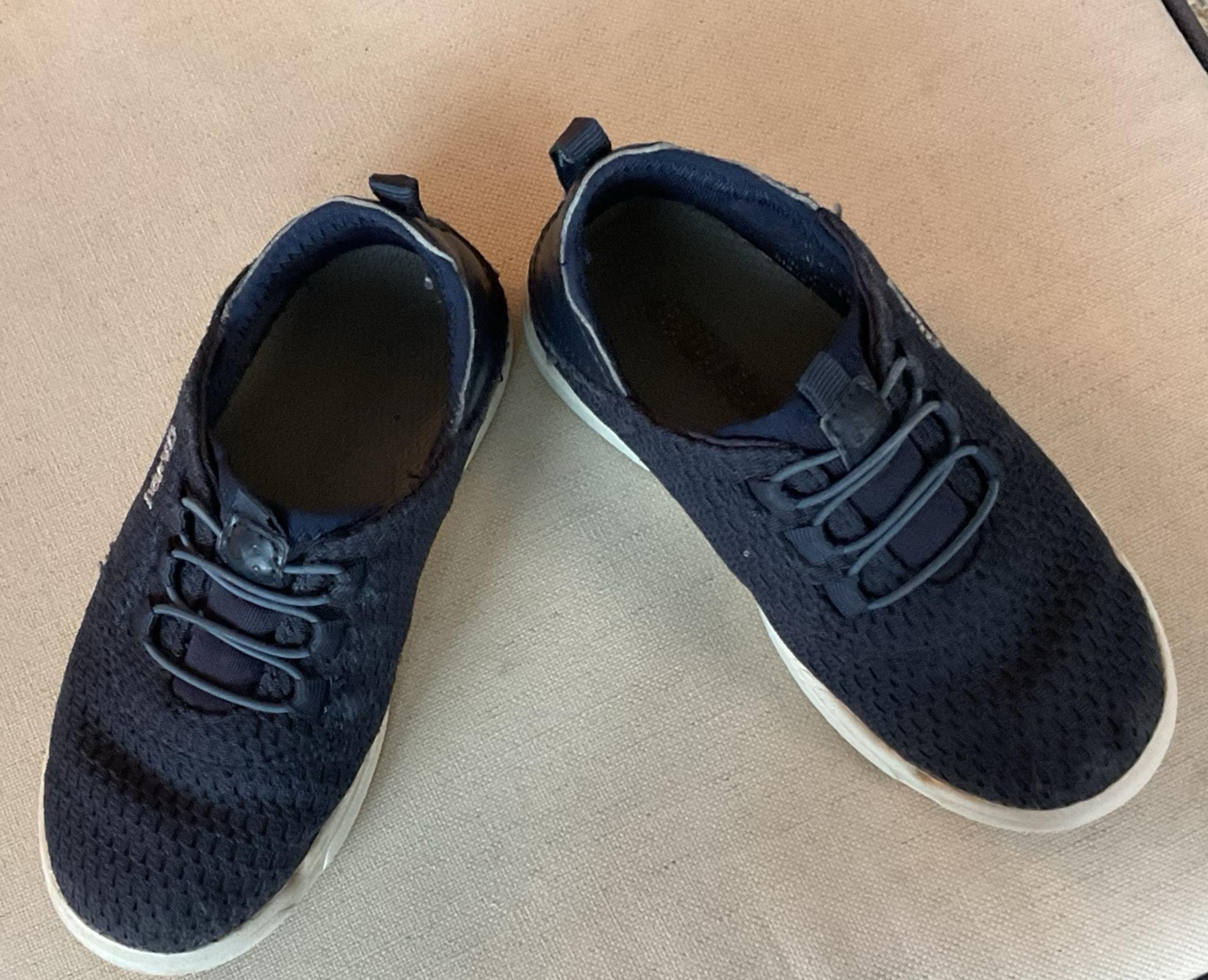 Olukai Navy slip on toddler boys shoes sz 10, mesh/fold down backs/elastic laces