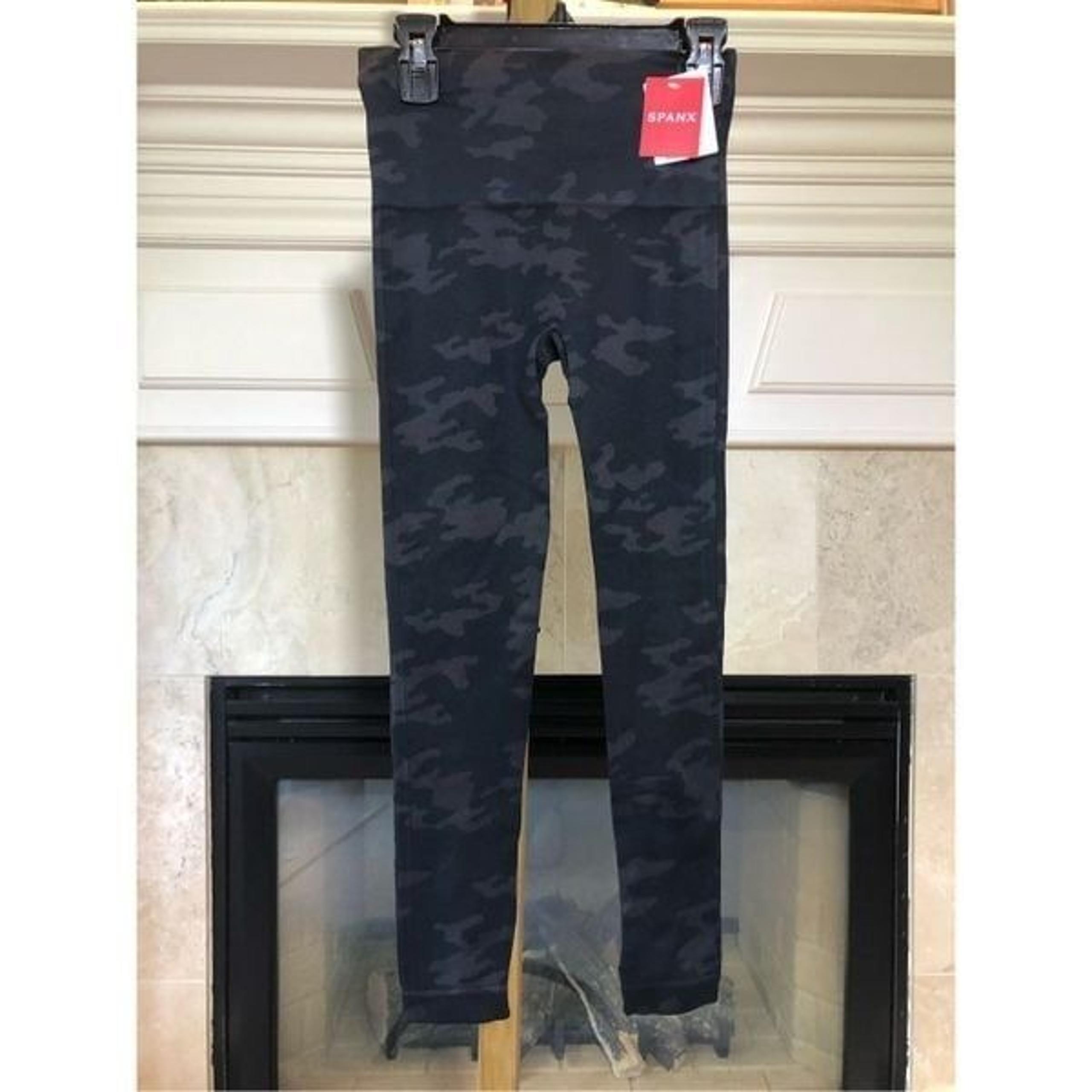 Spanx by Saba Blakely Women’s Black Camo Compression Activewear Pants XS NWT
