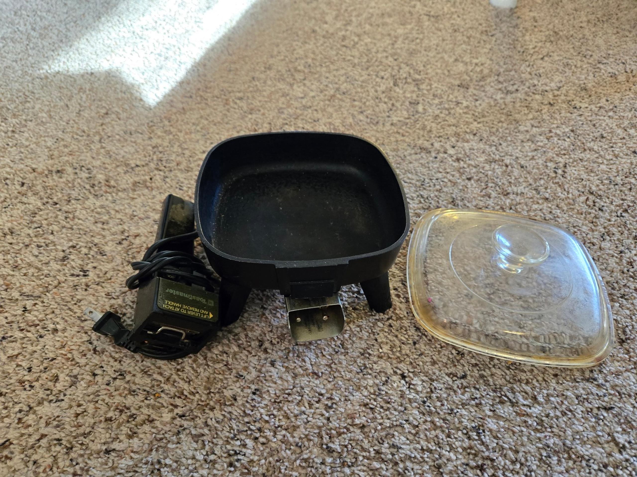 Vintage Toastmaster electric portable frying pan W/lid & Power Cord