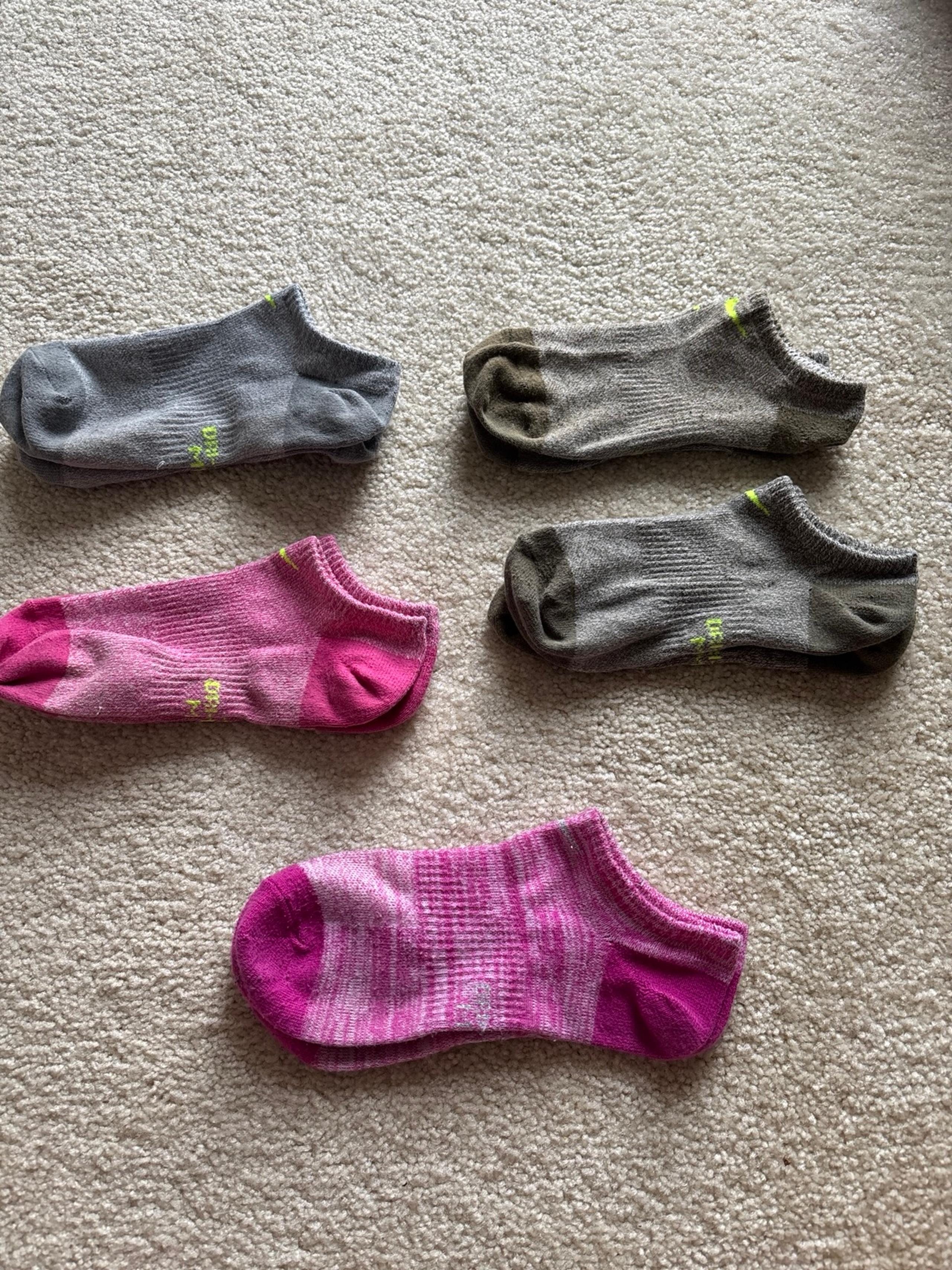 Nike Dri Fit No Show Sock Lot of 5 Size Medium Pink Green Gray