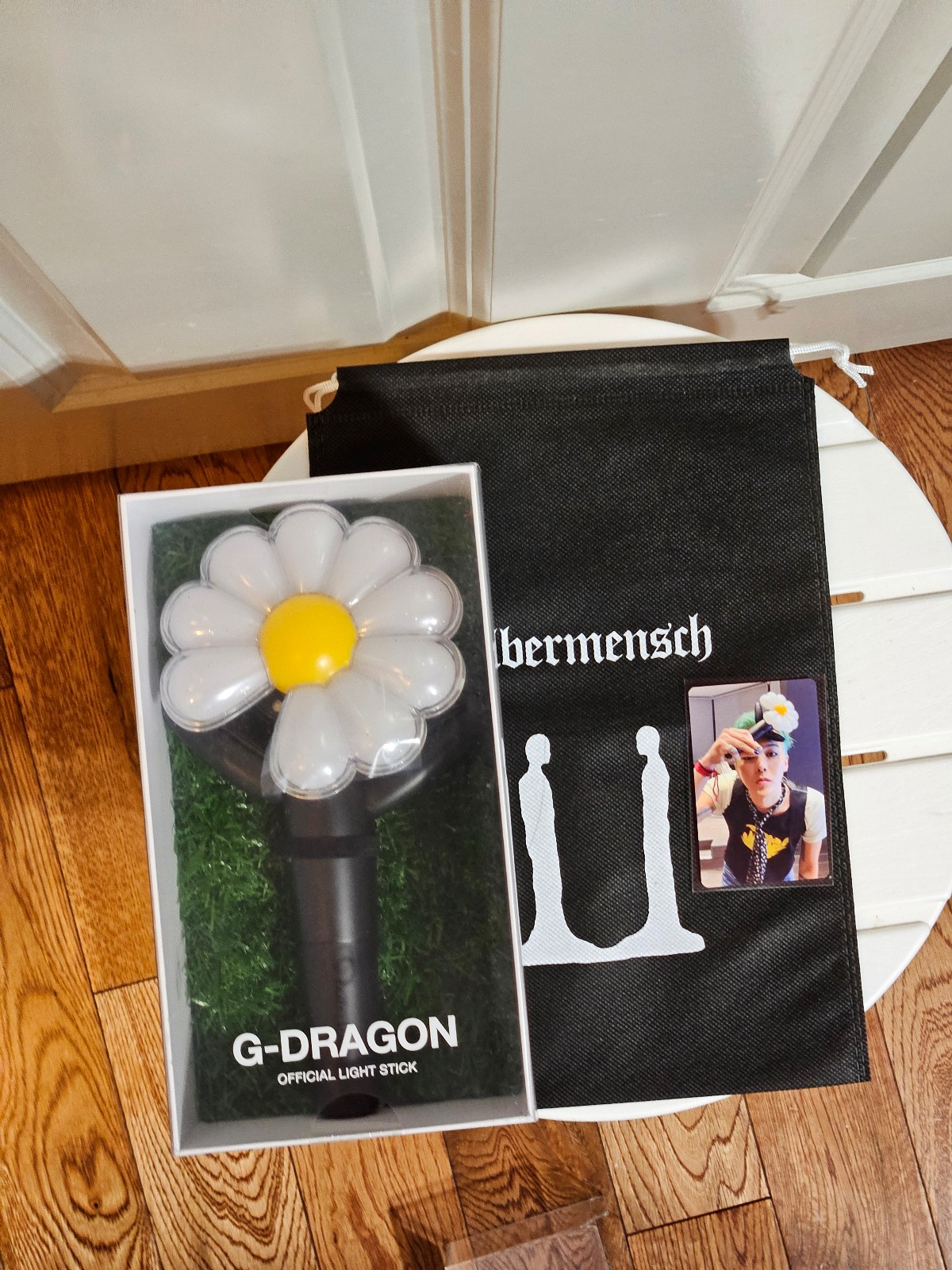 G-DRAGON 2025 WORLD TOUR OFFICIAL MD - 02. LIGHT STICK