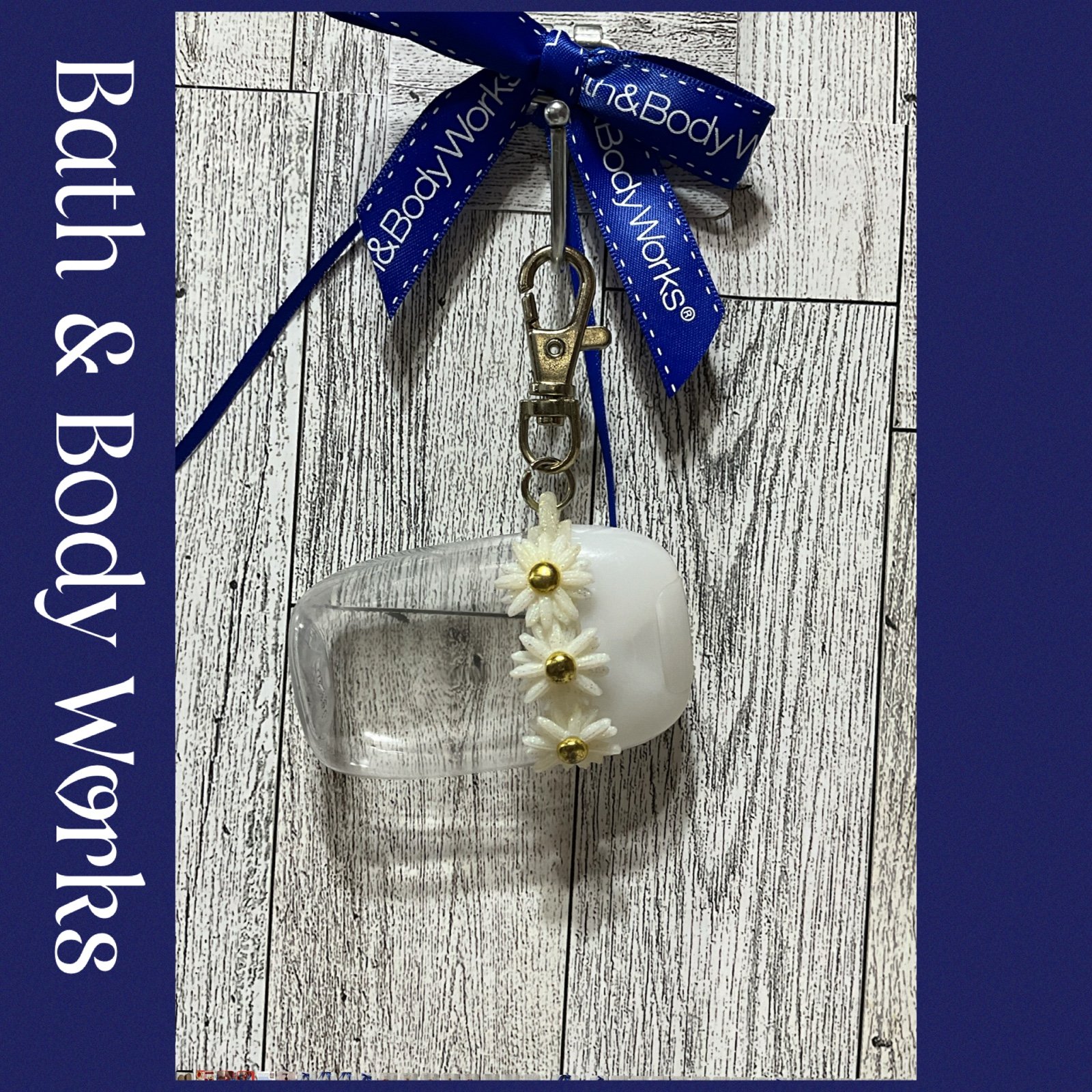A Rare Find Bath And Body Works Daisy PocketBac Sanitizer Holder.