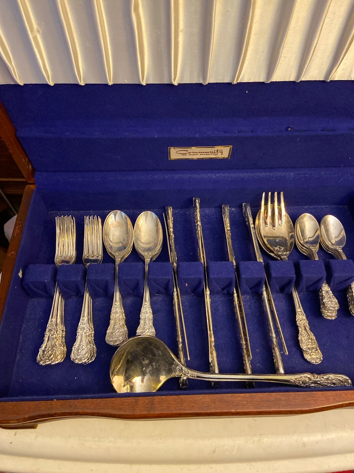 35 pcs Service for 8 Set Silverplate Ornate Flatware Service Spoons in Case VTG
