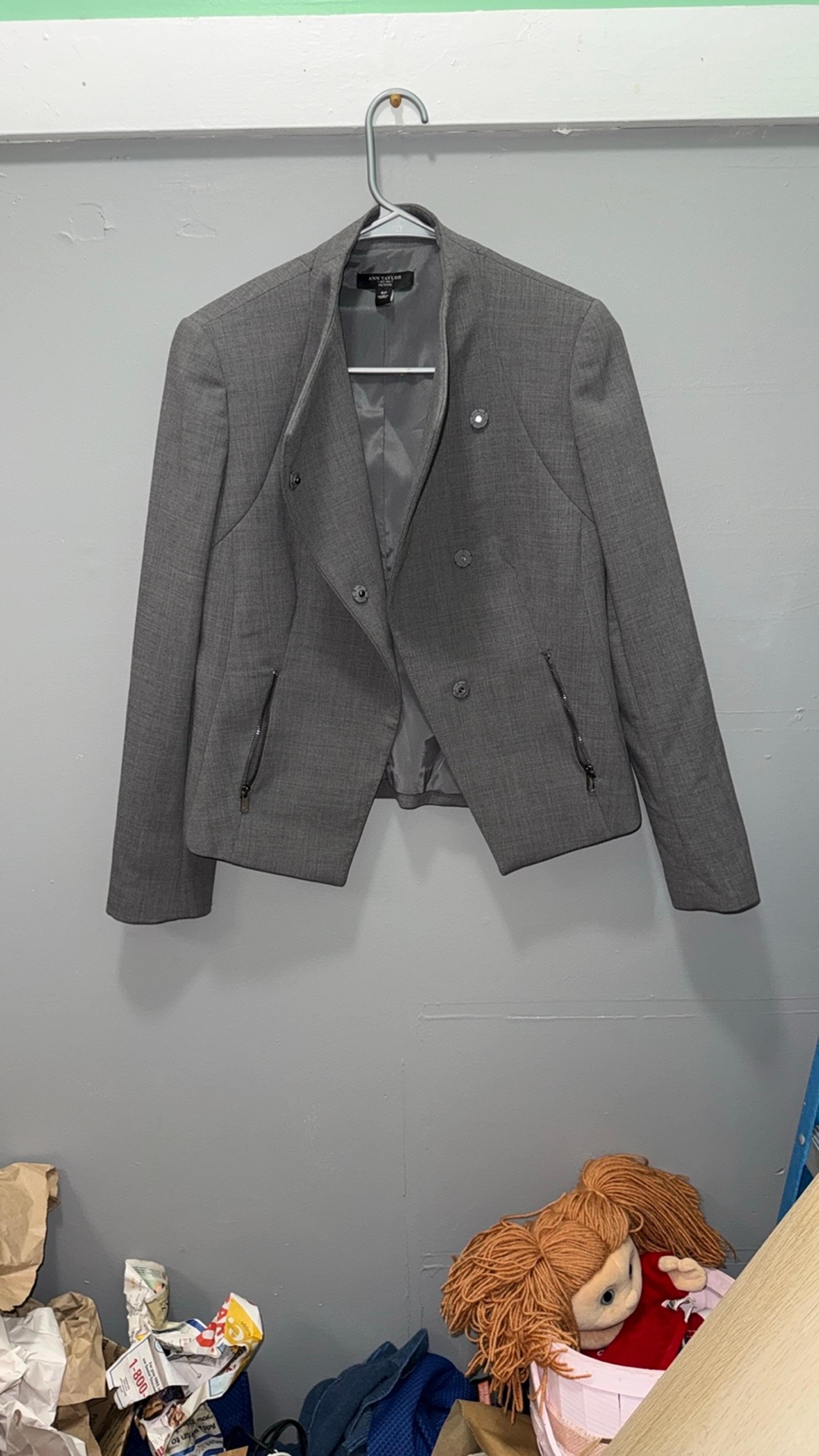 NWOT Ann Taylor asymmetrical blazer -4P