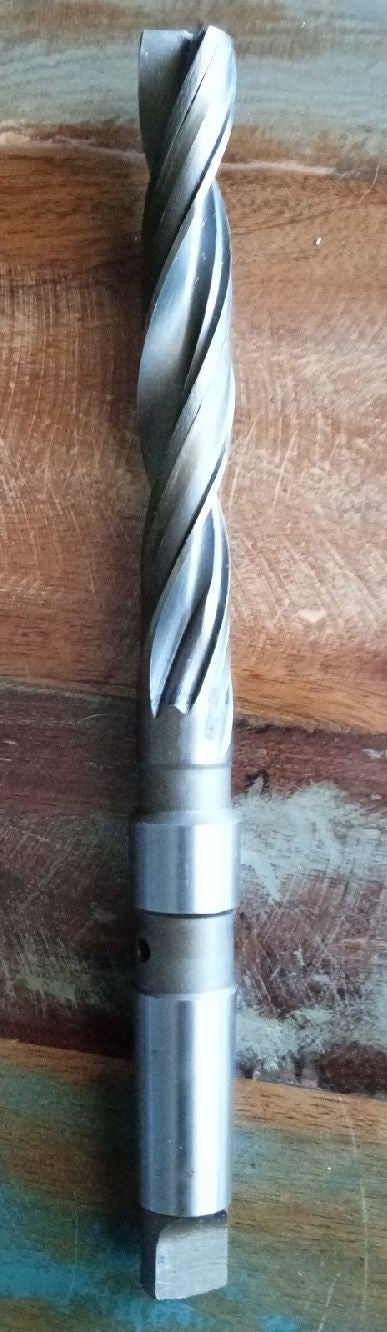 Ocean oilfed penetrator chipbreaker drill bit