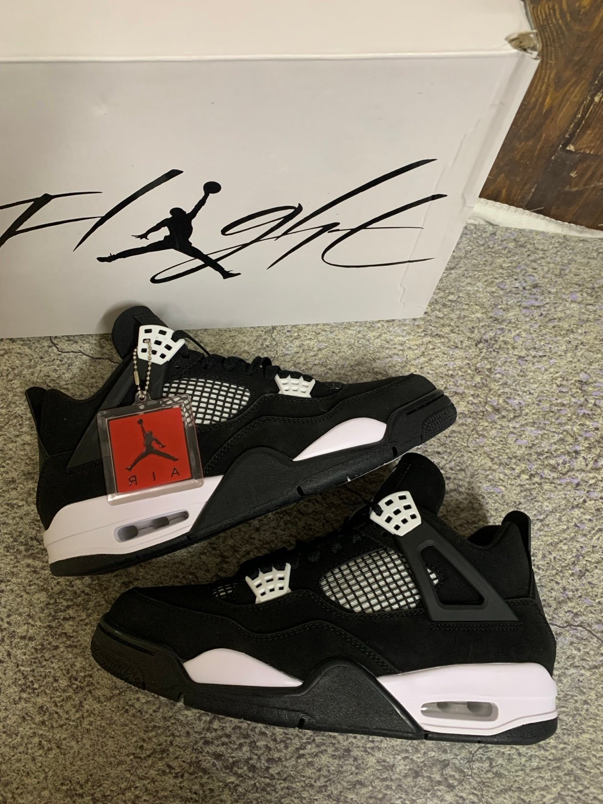 Jordan 4 White Thunder 8.5 women