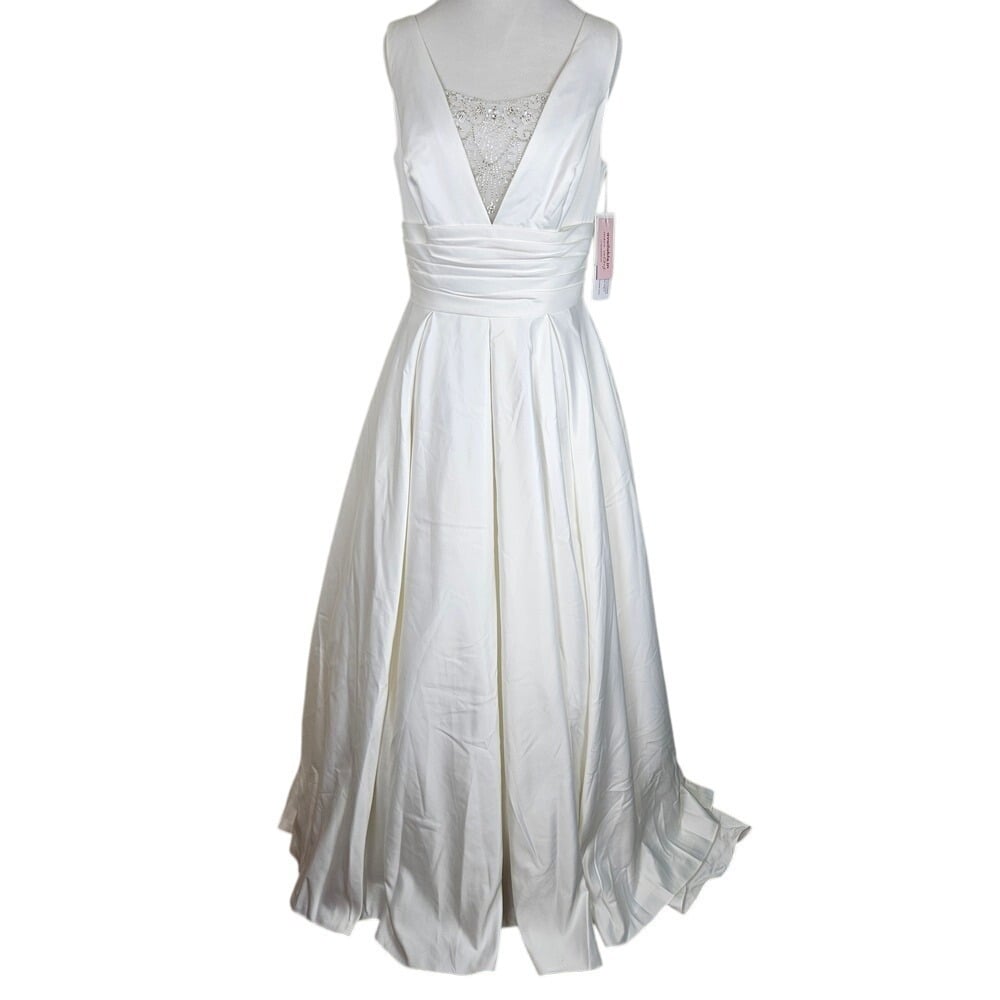 David's Bridal Satin Cummerbund Ball Gown Wedding Dress, size 8 unhemmed new
