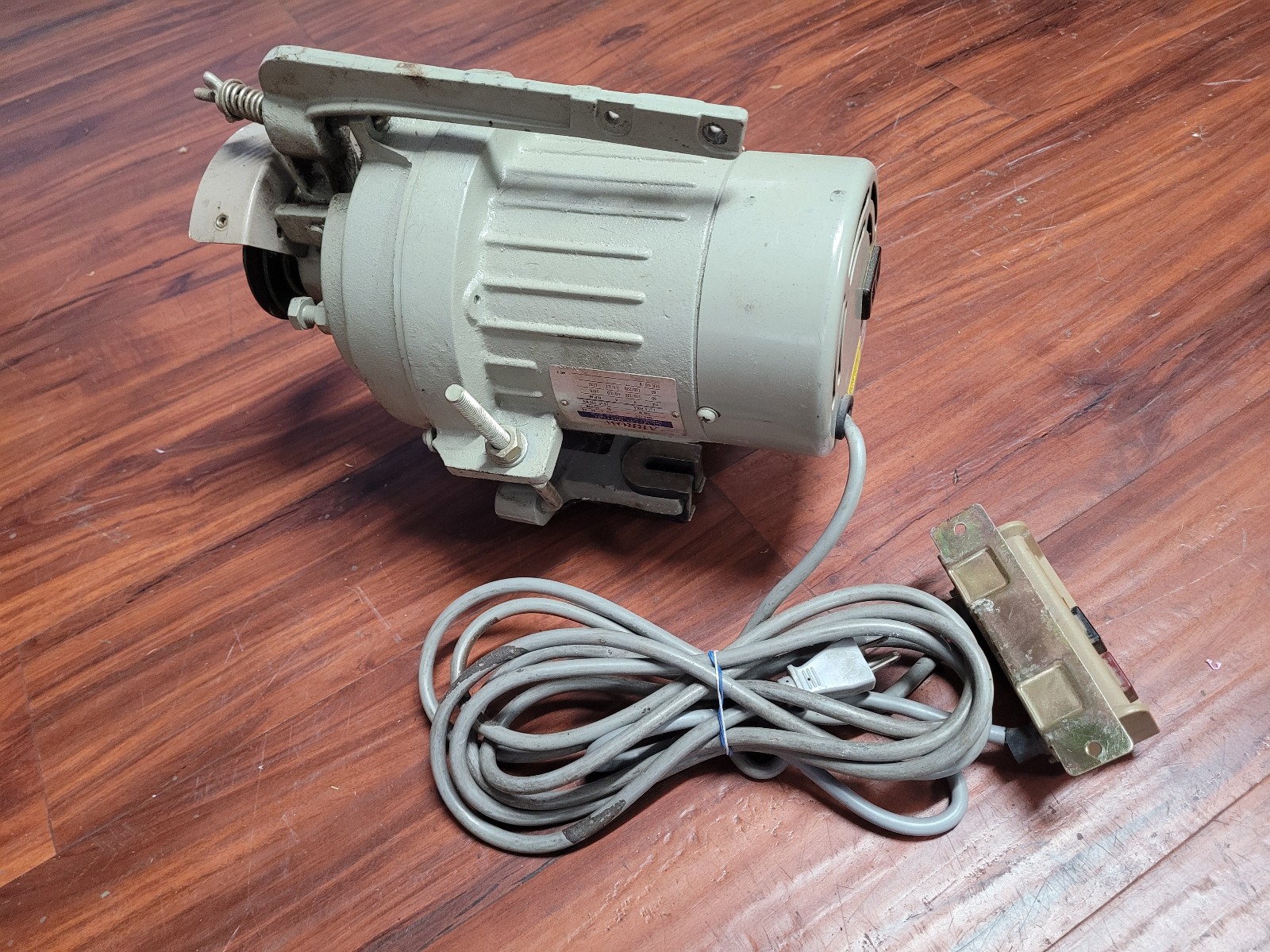Arrow Clutch Motor DNS-214 Industrial Sewing Machine