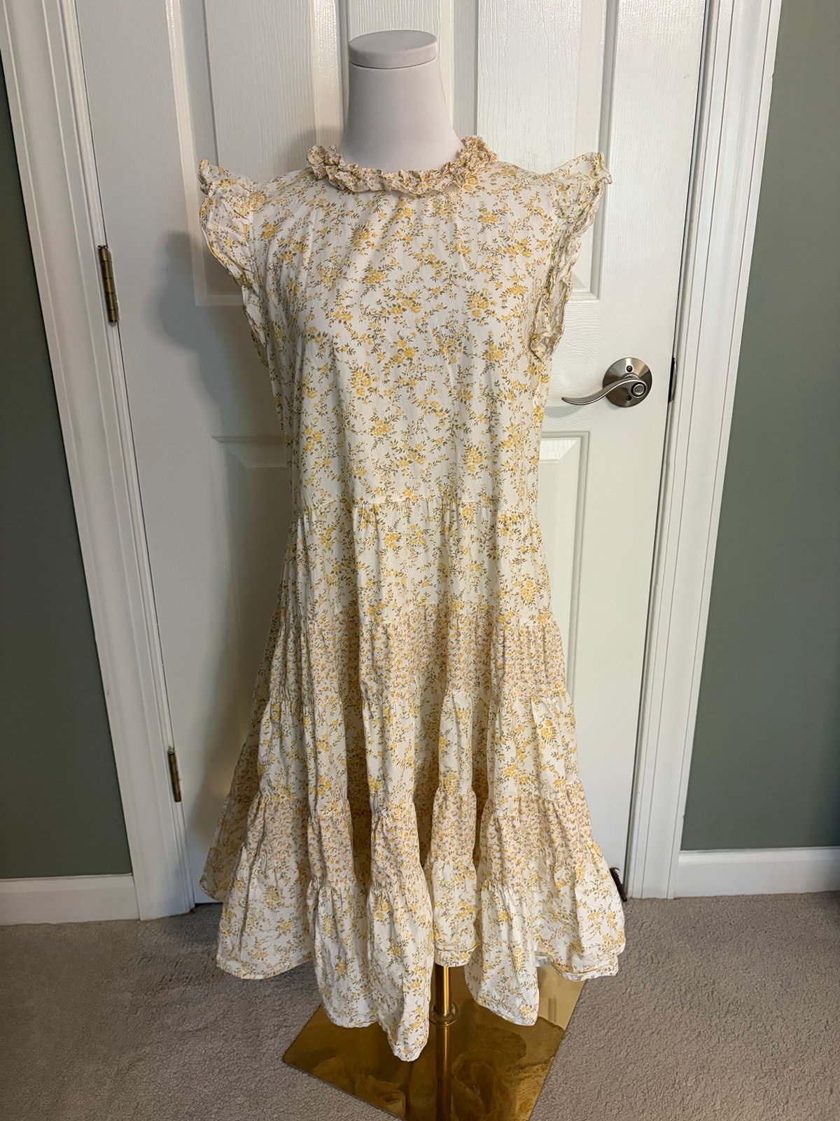 Calista Floral Ruffle Sleeve Dress Size Large