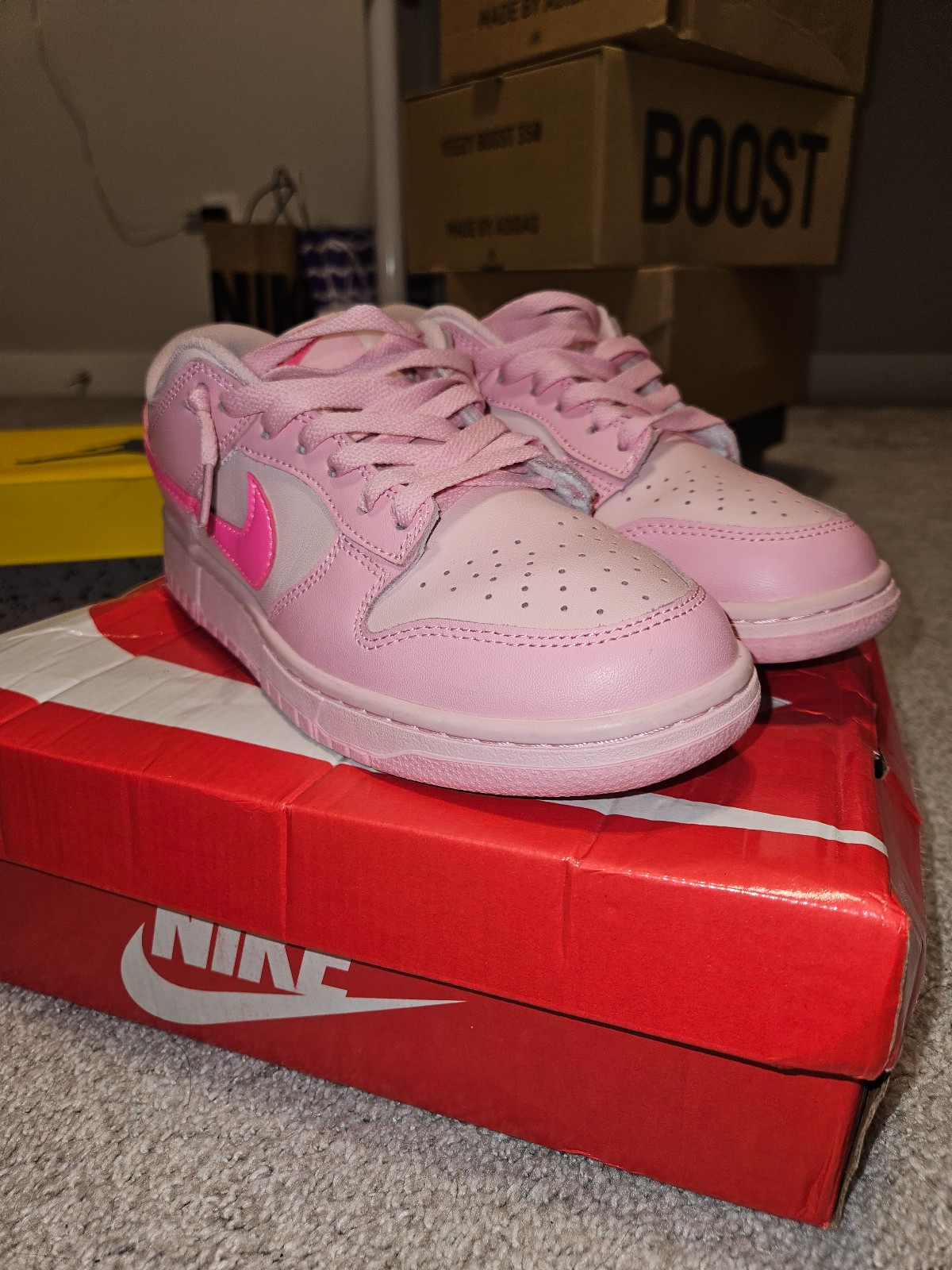 Nike triple pink dunks