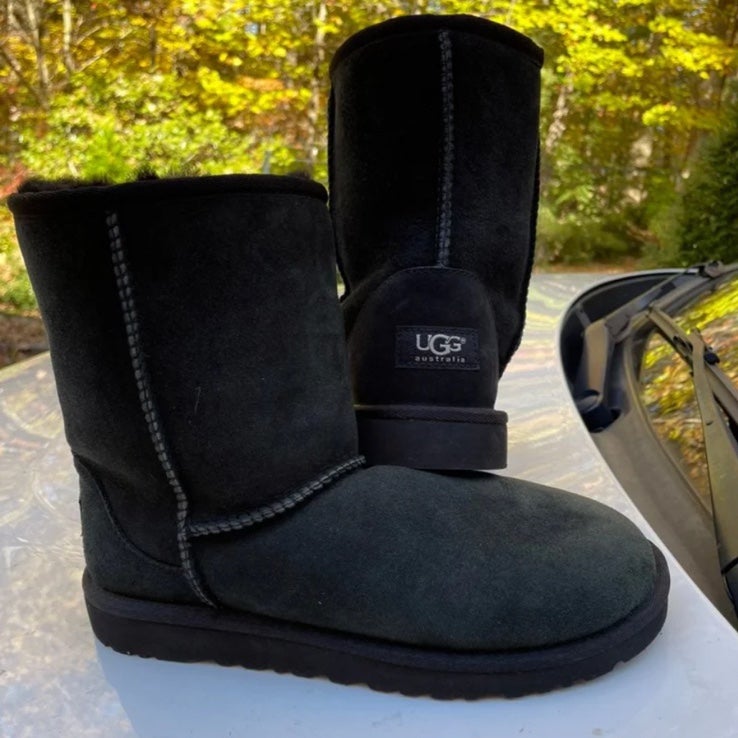 UGG Classic short boots 6y