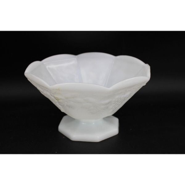 Vintage Milk Glass Anchor Hocking Harvest Grapes Fruit Bowl