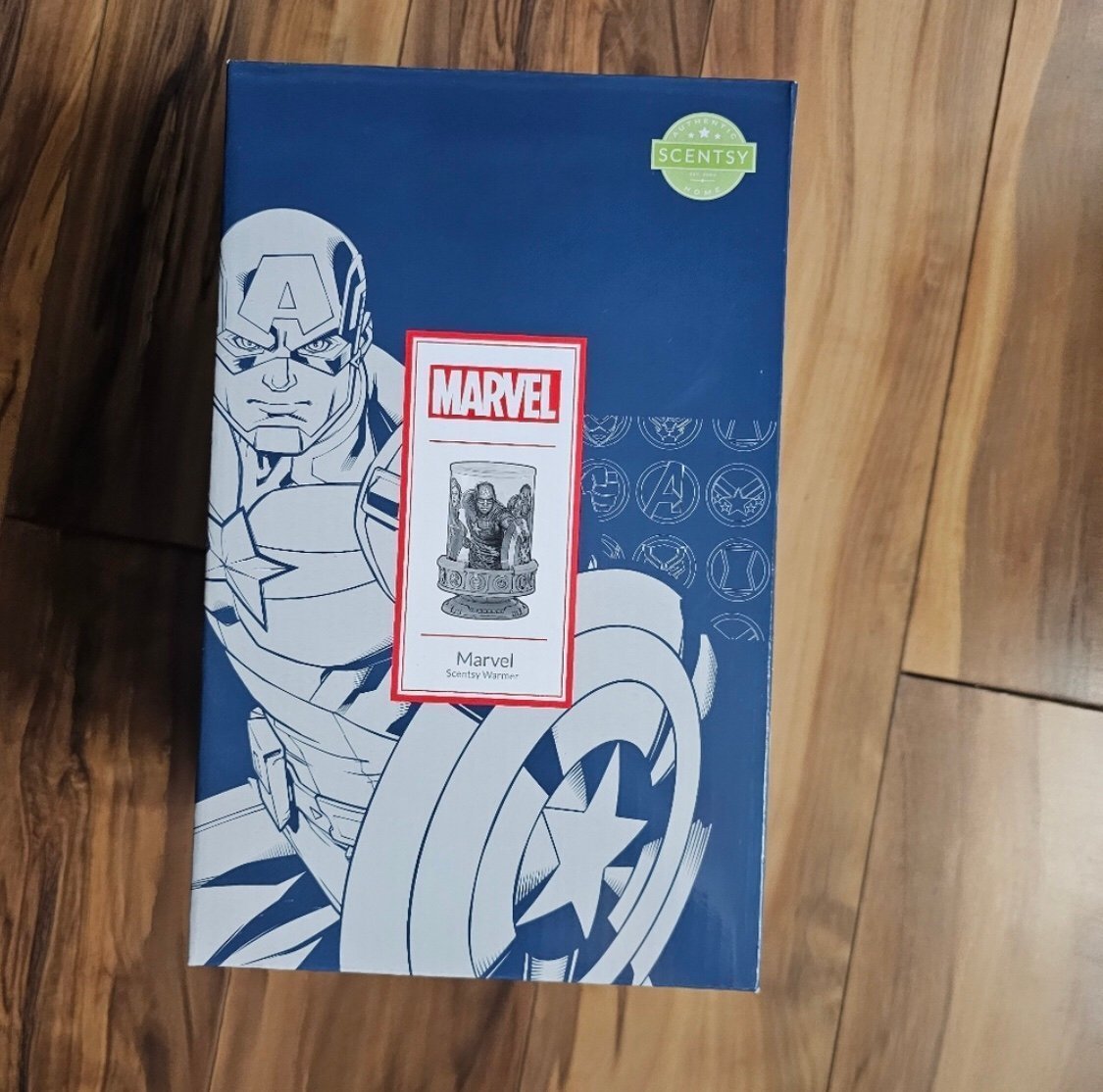 Marvel Superheroes Scentsy Warmer NIB This bright & colorful warmer offers a cap