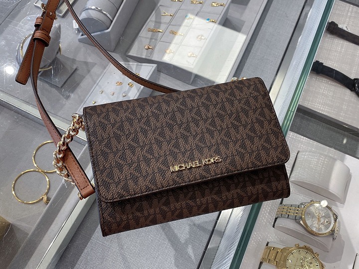 Michael Kors MK Jet Set Travel Medium Multifunction Phone CROSSBODY WALLET Brown