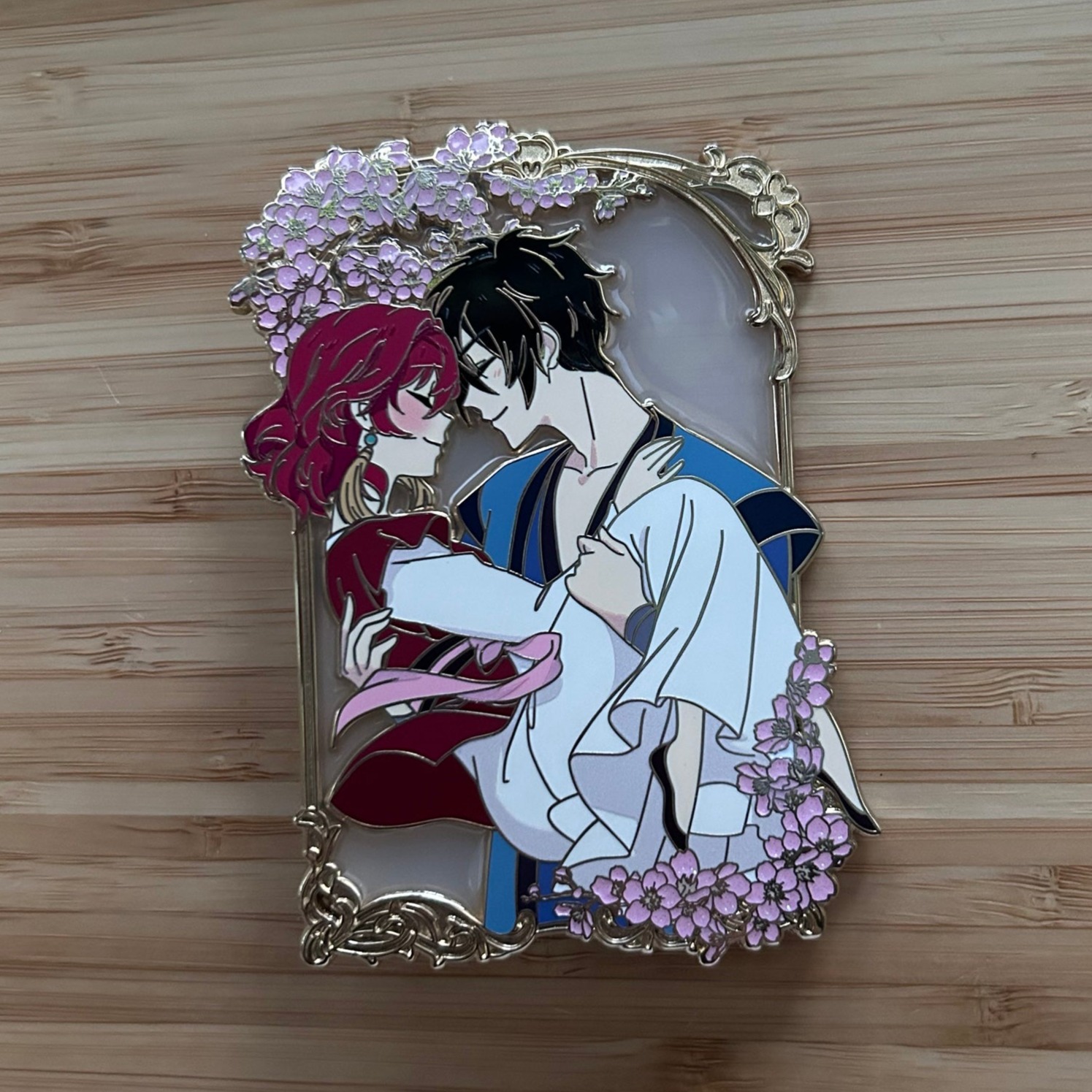 Yona of the Dawn / YOTD — Yona and Hak Bridal Carry Embrace Stained Glass Pin