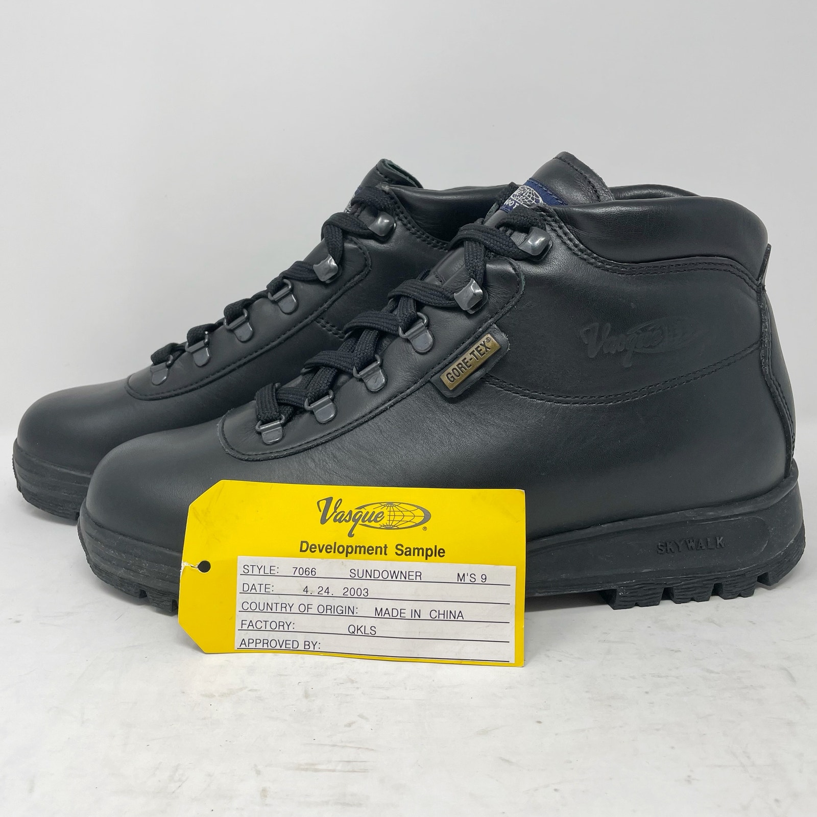 Vasque Black Sundowner Boots Mens 9 Skywalk Gore-Tex Development Sample