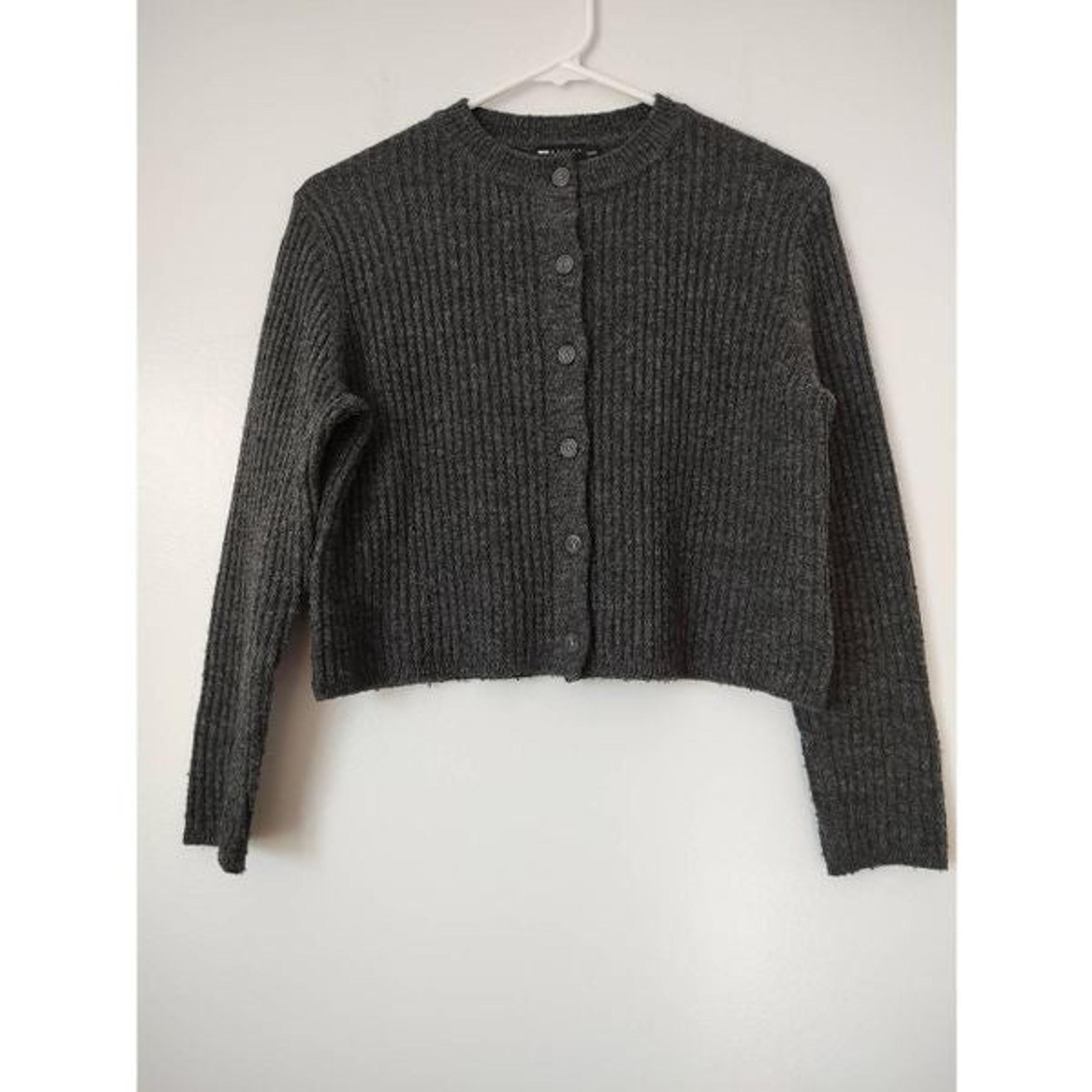 ASOS design cropped sweater cardigan size 2 petite gray