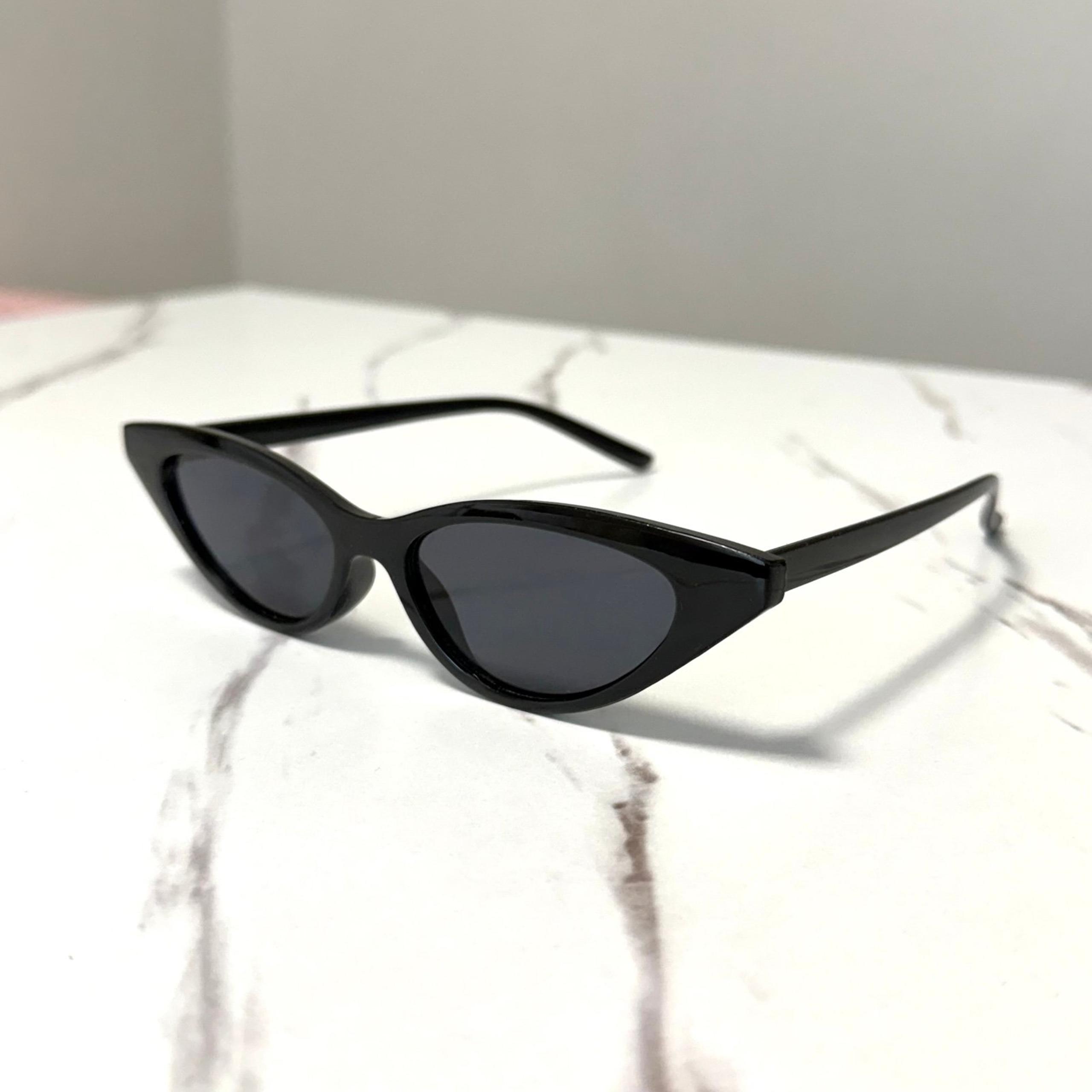 Classy Chic Black Cat-Eye Sunglasses Gift