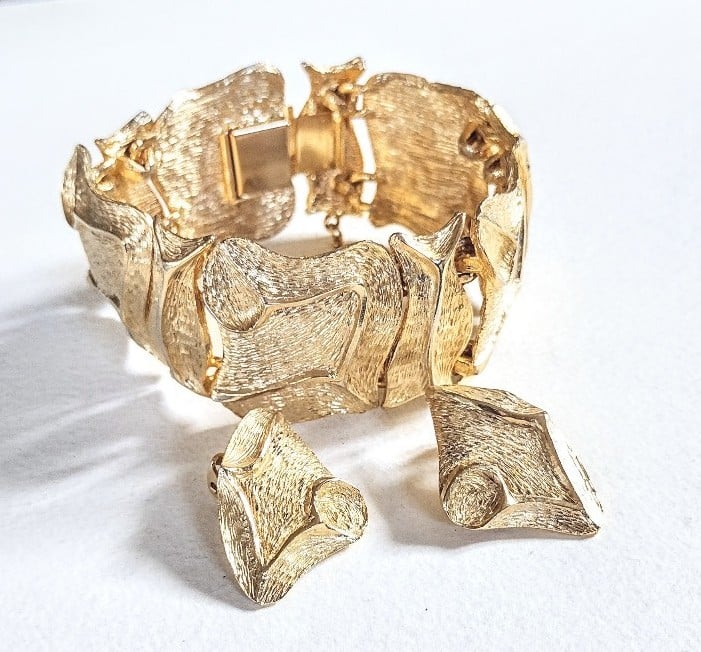 Vintage Bold Gold Textured Brushed Wide Panel Link Bracelet Earrings Set