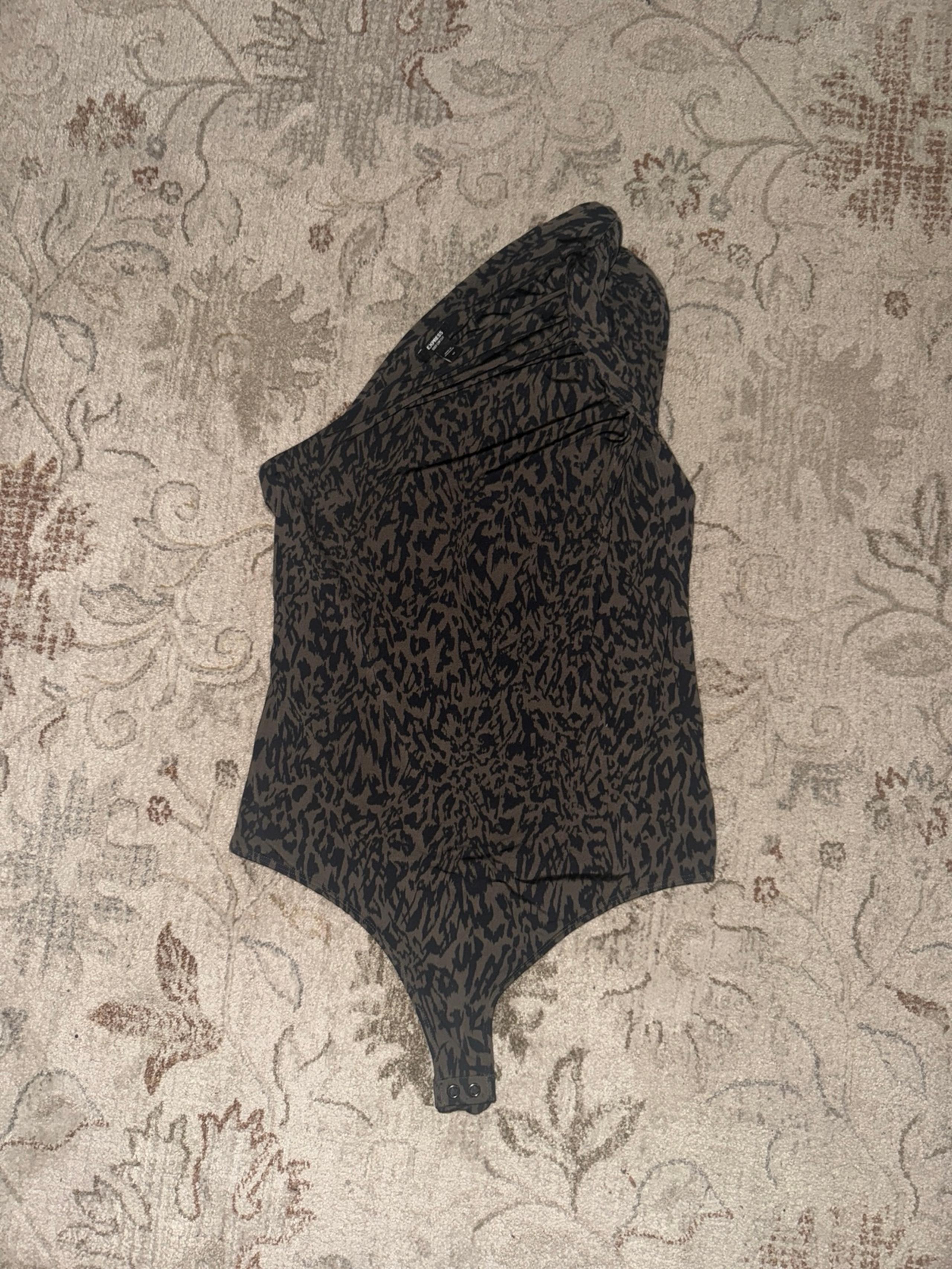 Express Bodysuit M