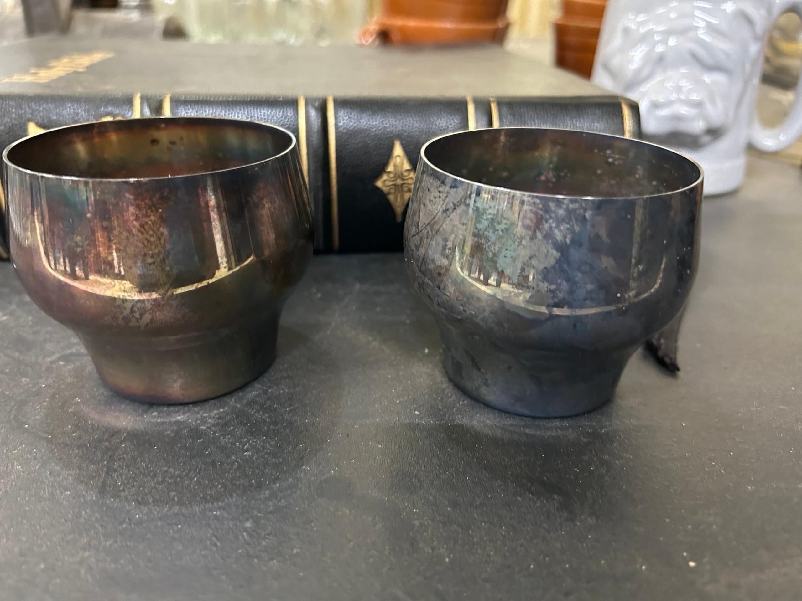 Vintage small silver (4072) cups