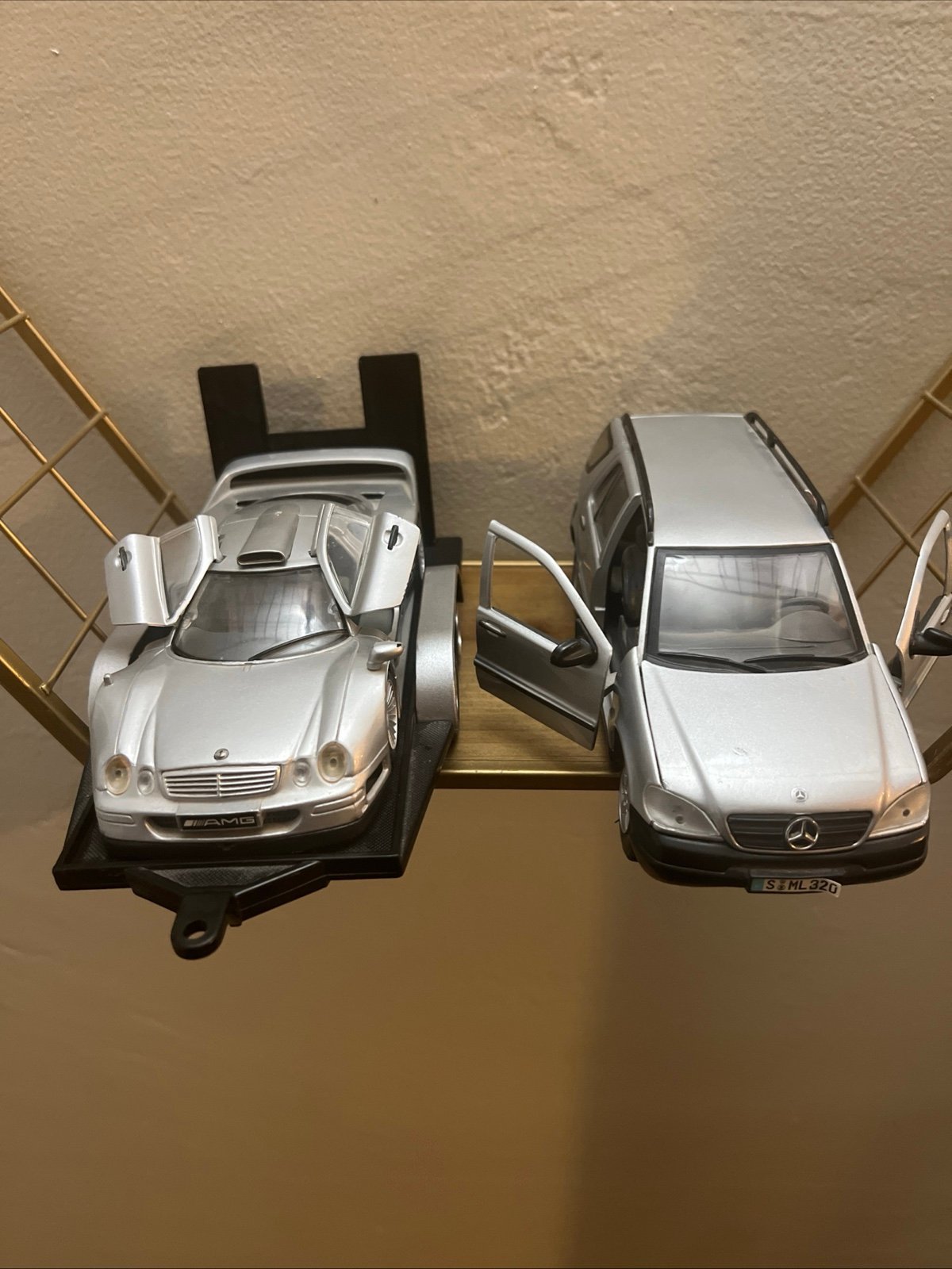 Maisto Mercedes CLK-GTR 1:26 & Maisto Mercedes Benz ML 320 Silver 1:24 Scale Do