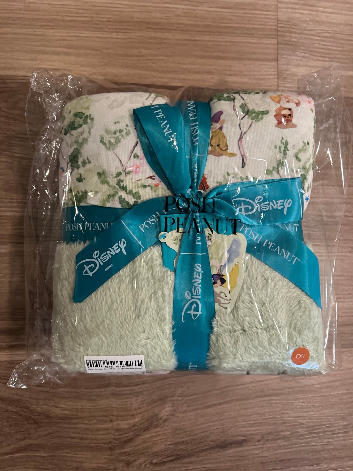Posh Peanut Snow White Luxe Plush Patoo Blanket
