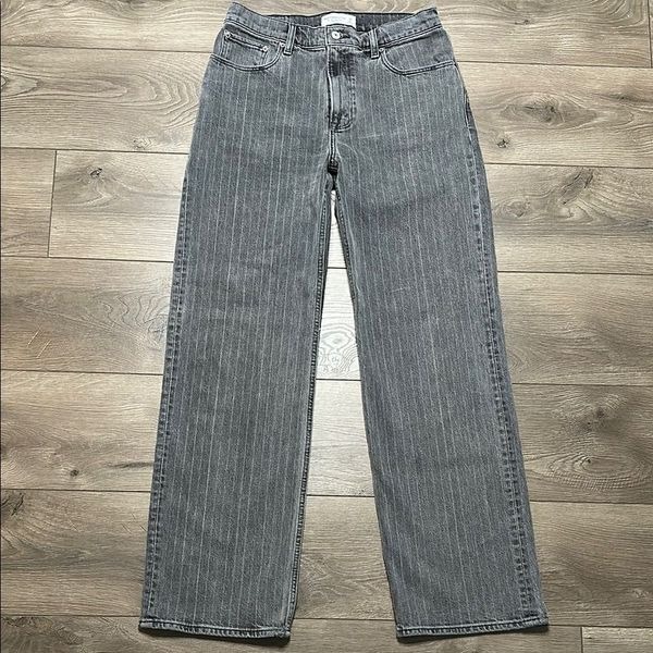 Abercrombie & Fitch The 90’s Relaxed High Rise Gray Pin Stripe Stretch Jeans 28