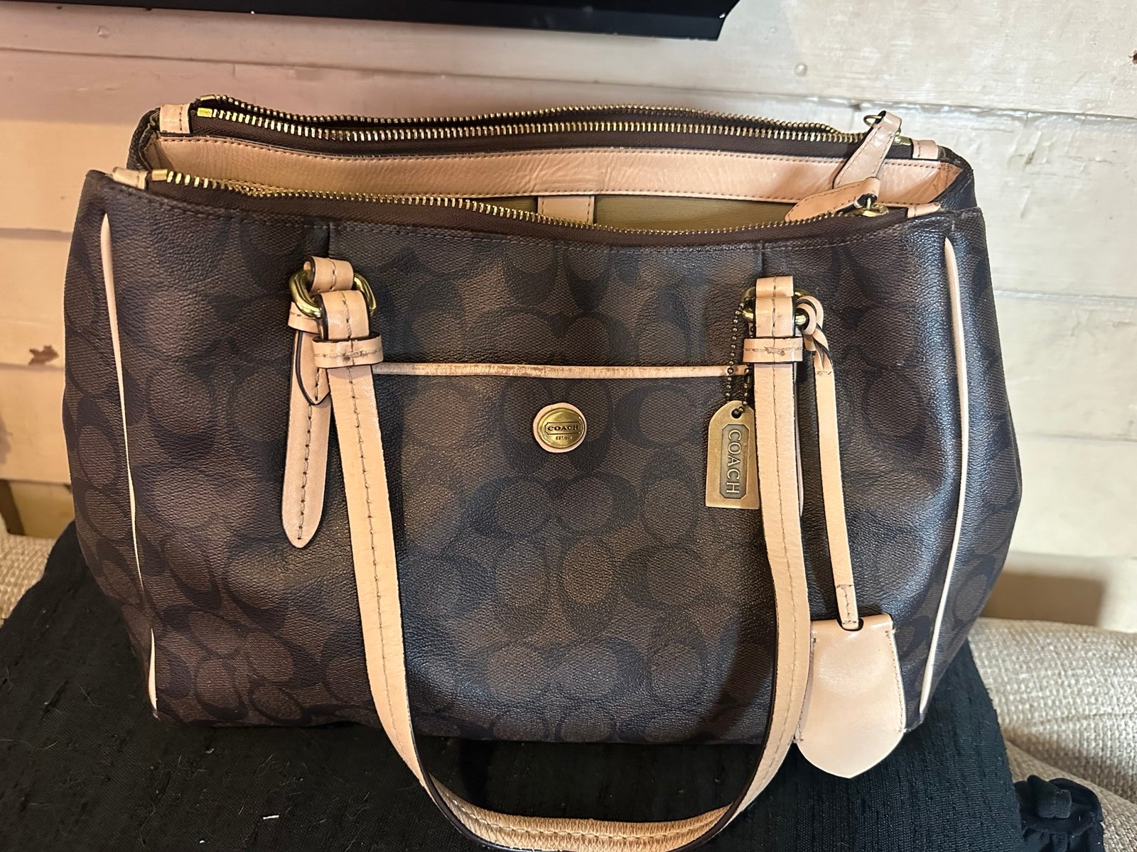 Coach Peyton Double Zip Carryall Handbag No. G1381-F26187