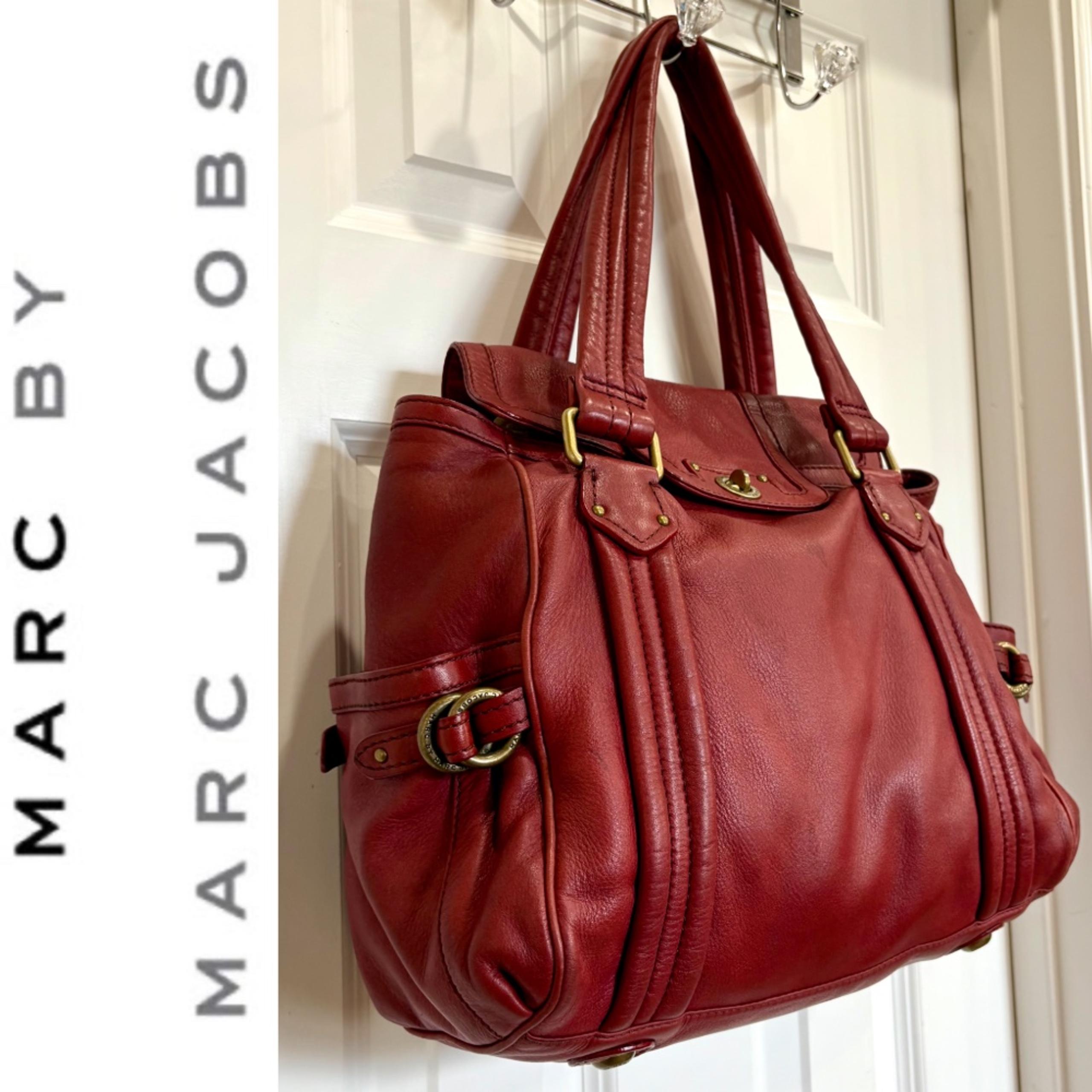 MARC BY MARC JACOBS - Lg Vintage Shoulder Hibo Tote/Soft Dk Red Pebbled Leather