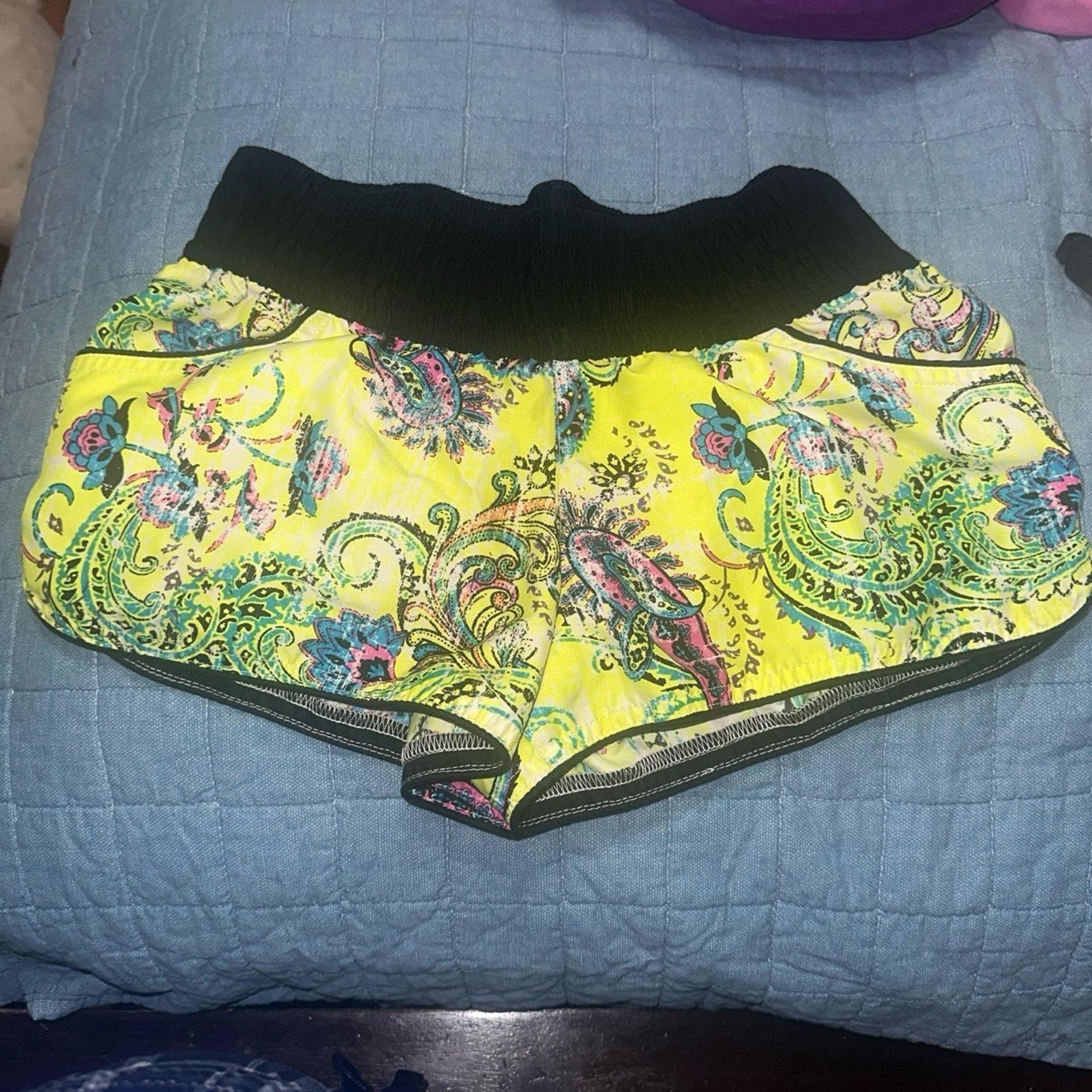 Shorts size S