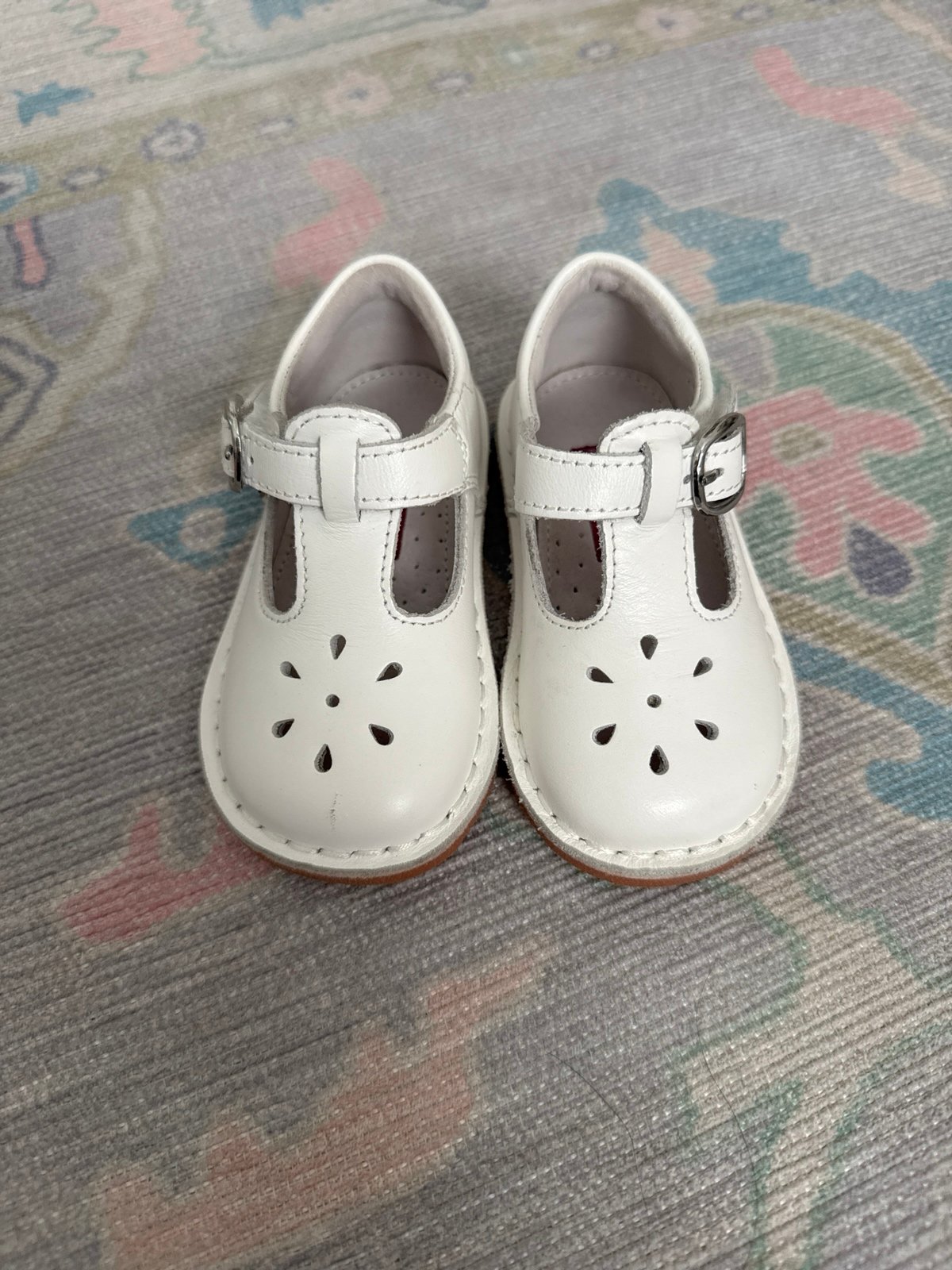Brand new L’Amour Girls Mary Jane shoes- white size 5