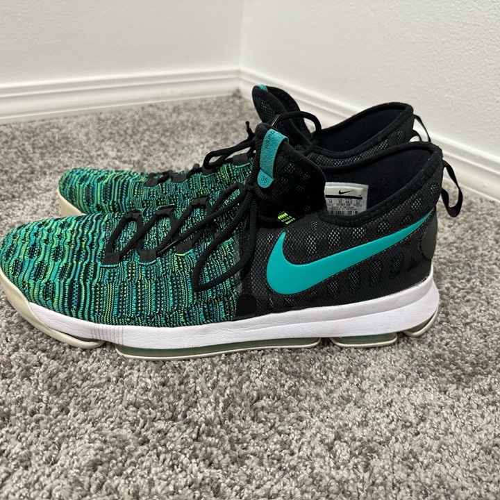 Men’s Nike Kevin Durant sneaker