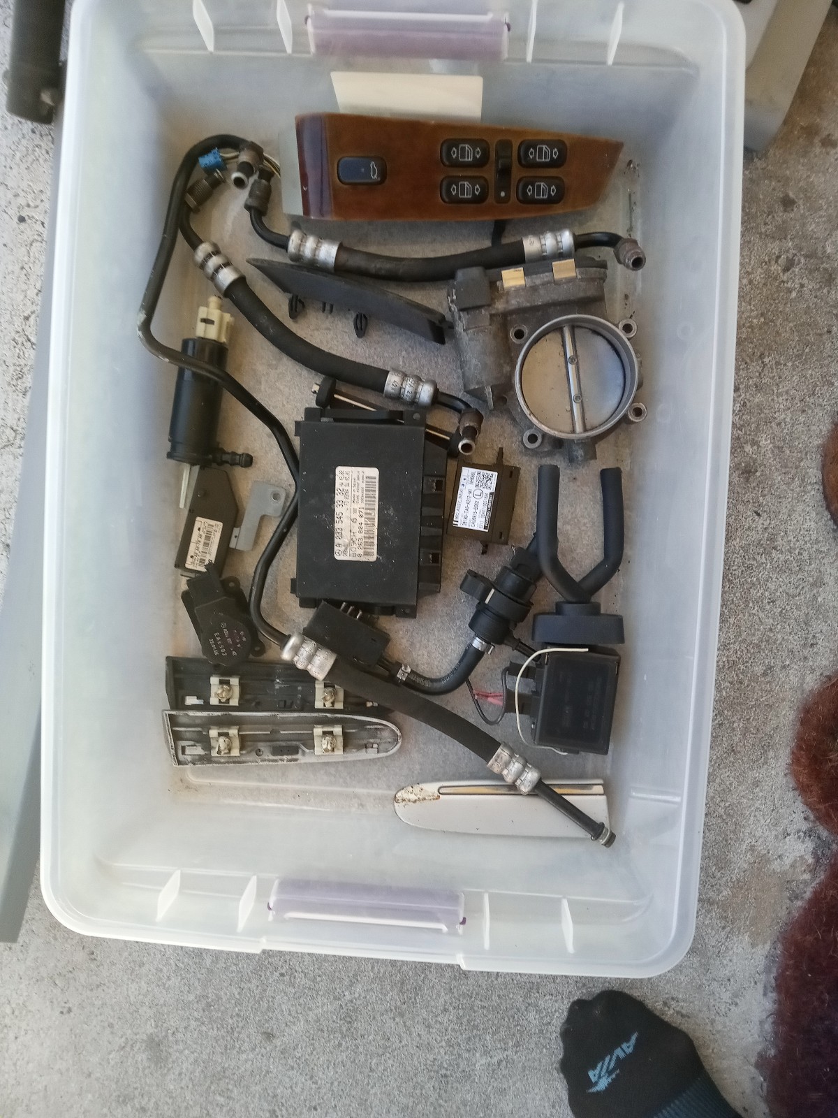 Miscellaneous Mercedes Benz car parts. I have over 30
