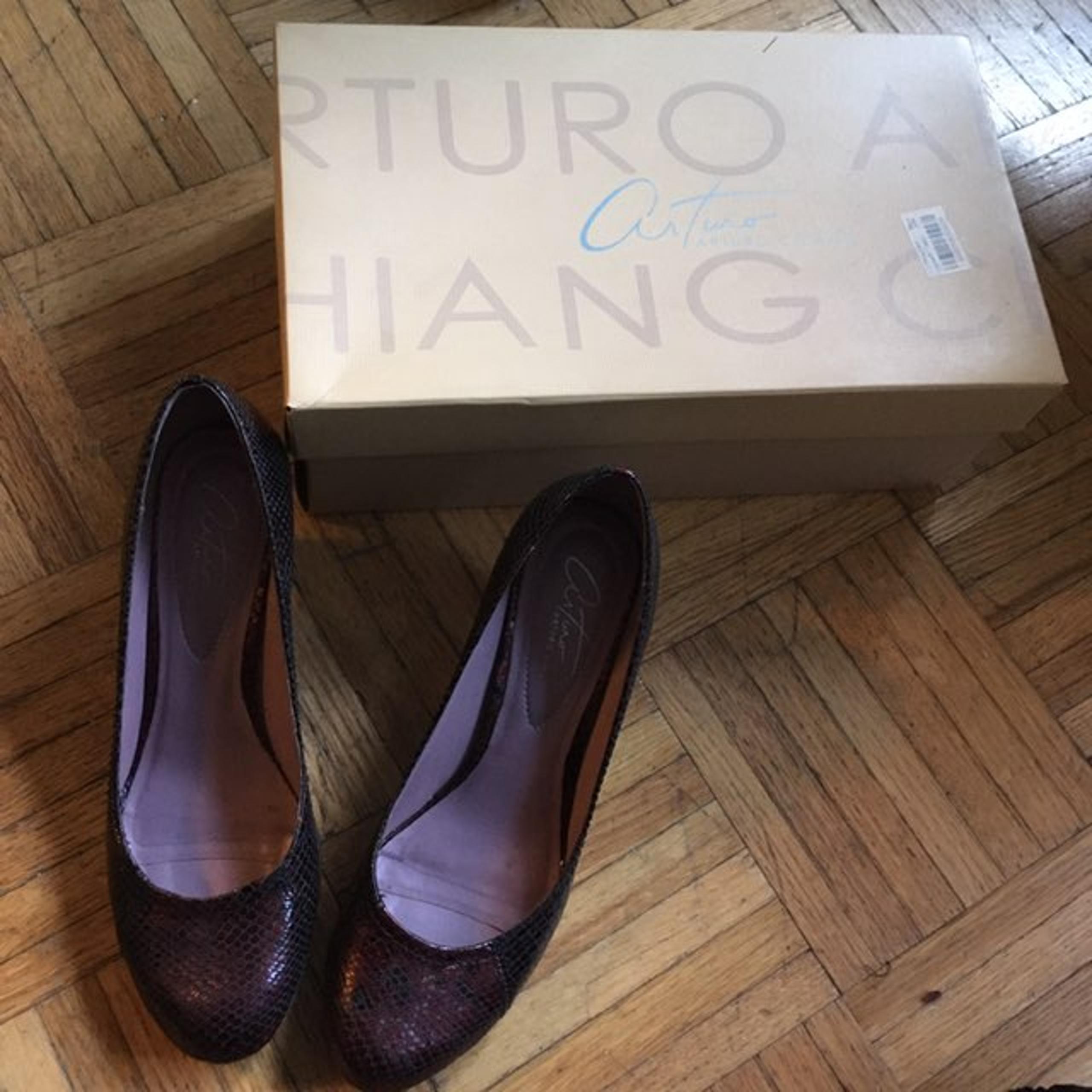 Arturo Chiang maroon faux lizard but genuine leather pump heels sz 6 excellent c