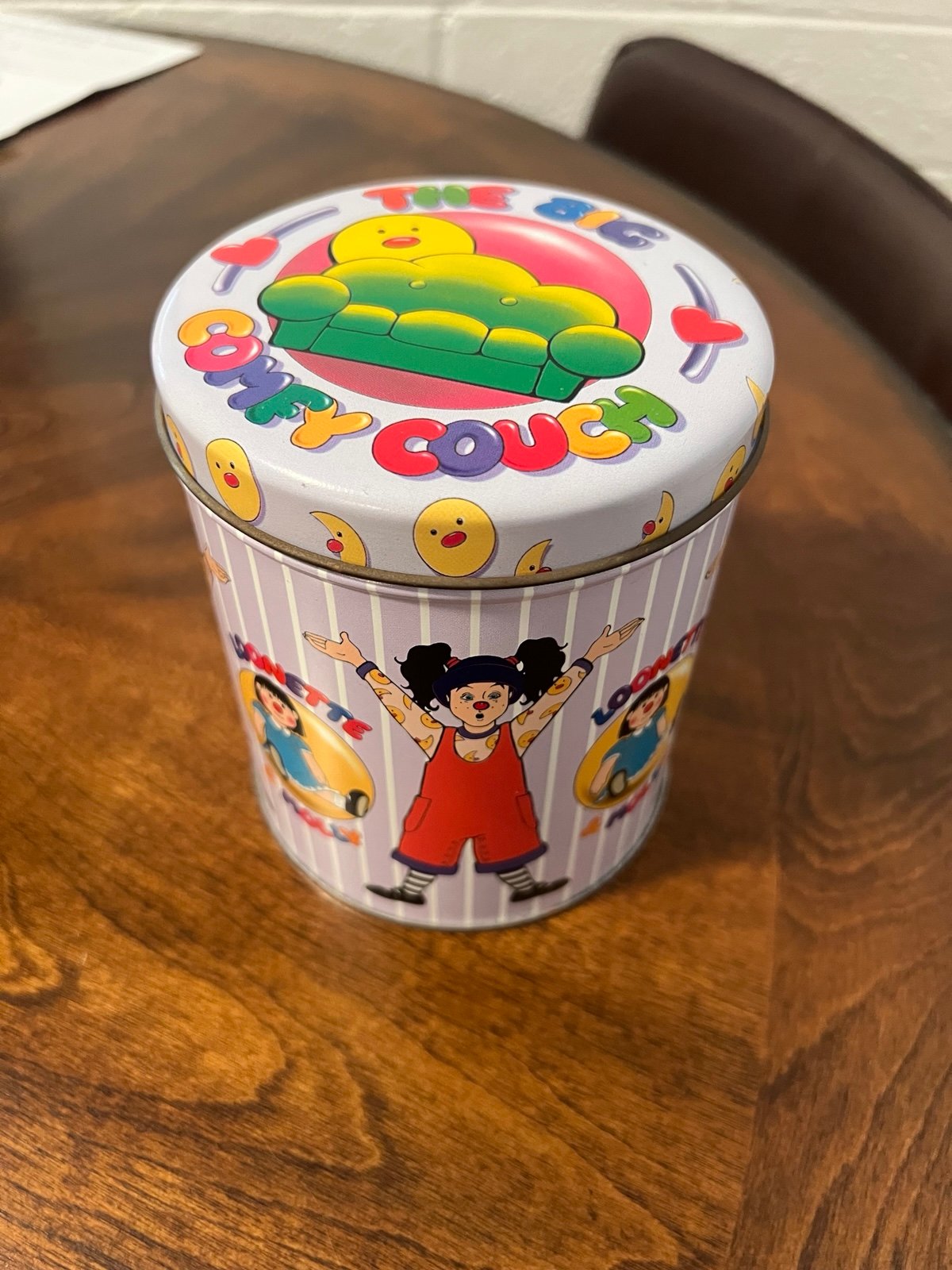 The big comfy couch tin