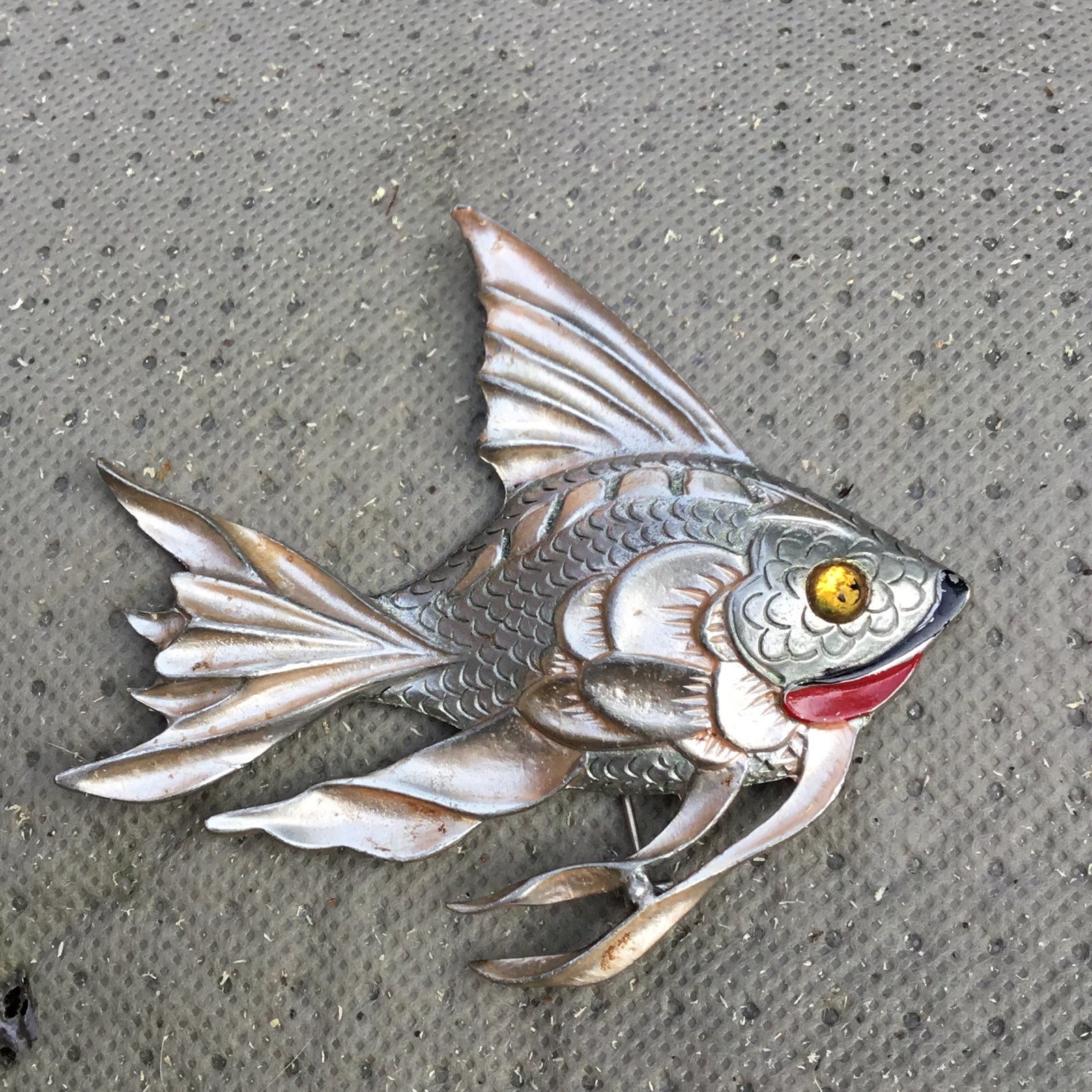 vintage metal large silvertone fish brooch