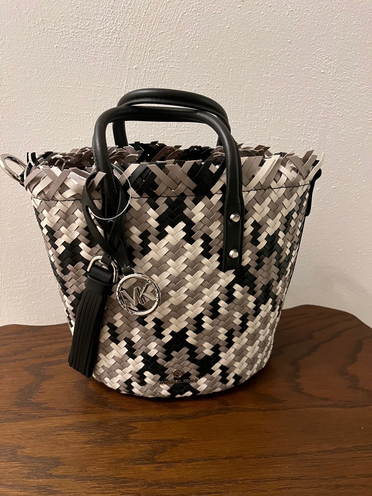 MICHAEL MICHAEL KORS Marley Medium Leather Bucket Messenger Bag